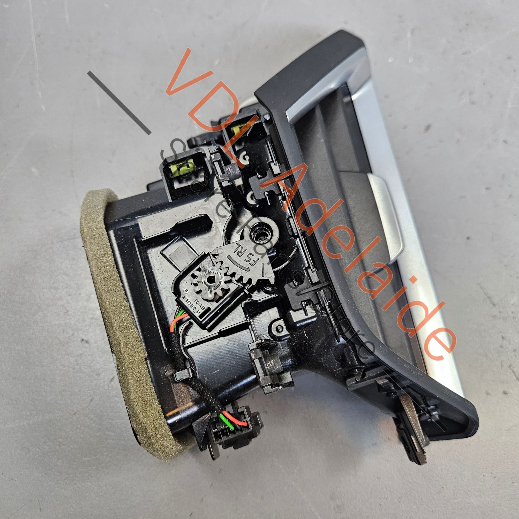 Audio e-Tron Drivers Side Dashboard Air Vent 4J3819701A - Image 3
