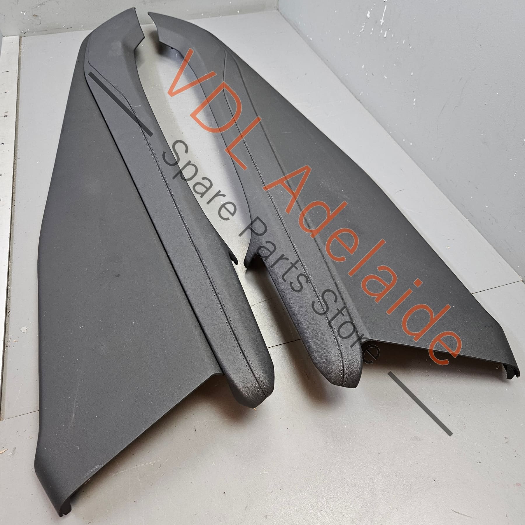 Pair of Audi e-Tron GT Interior Centre Console Leatherette Side Covers 4J3864039 38M 4J3864040 38M - Image 3