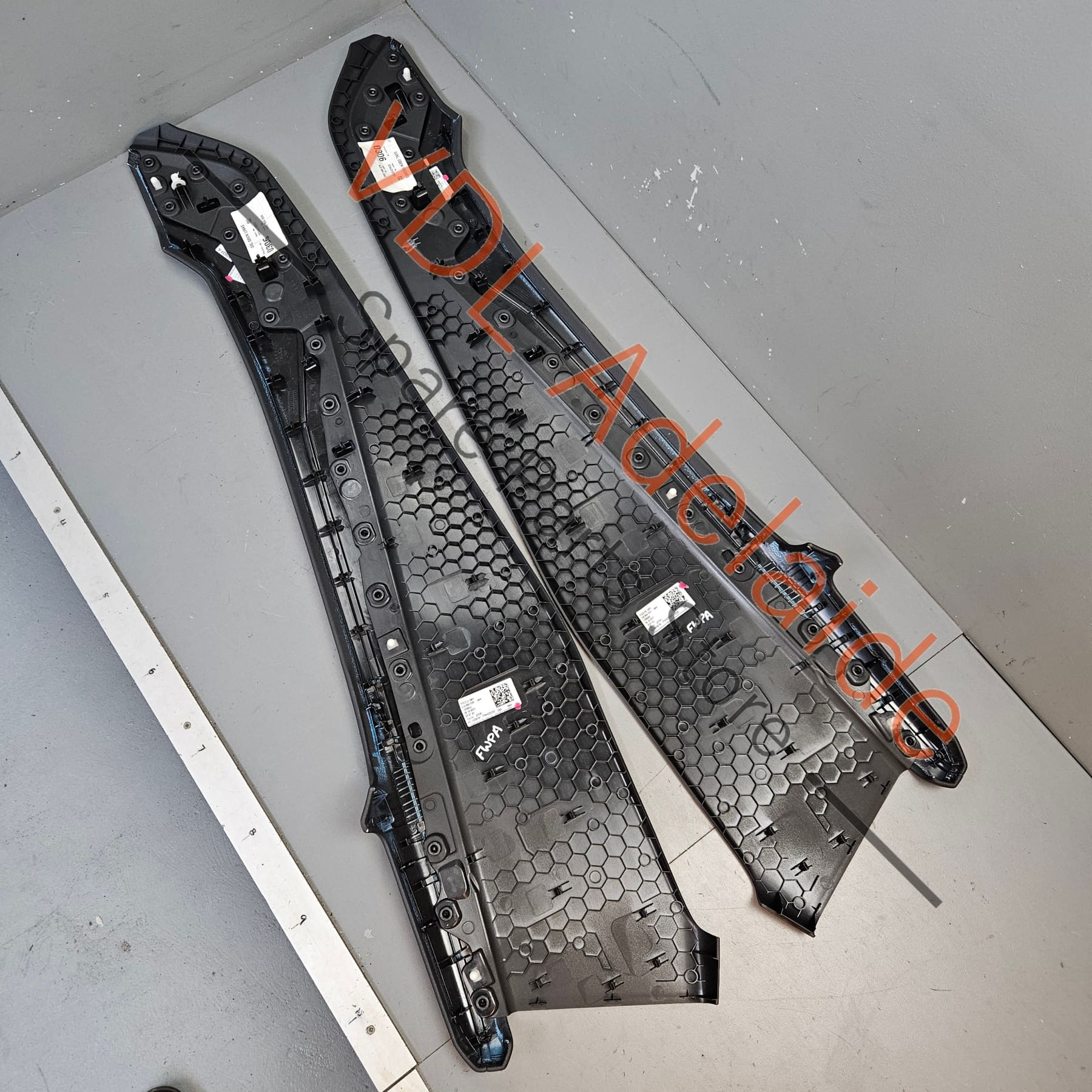 Pair of Audi e-Tron GT Interior Centre Console Leatherette Side Covers 4J3864039 38M 4J3864040 38M - Image 9