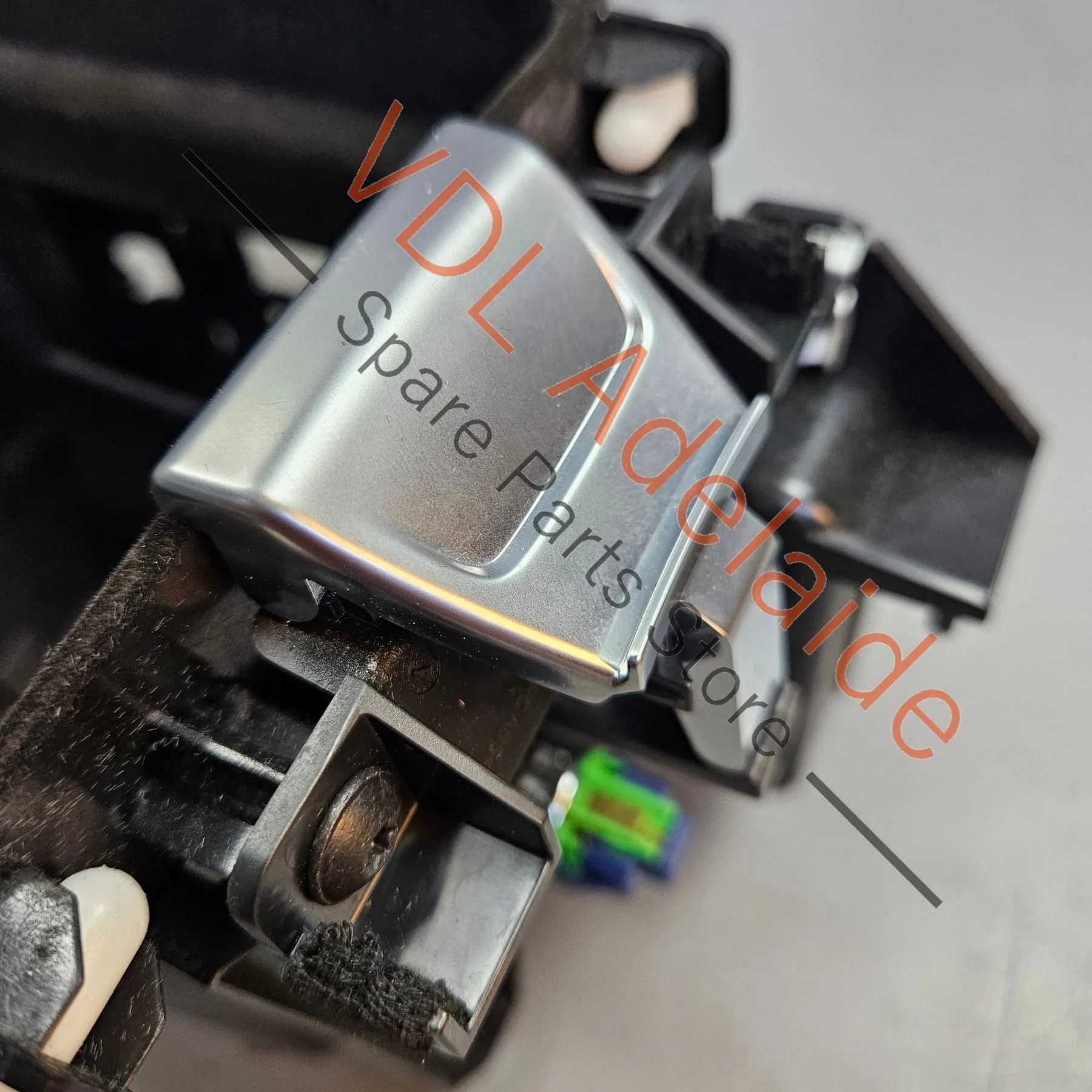 Audi e-Tron GT Centre Storage Compartment w Release Button 4J3863075 3Q7 under Arm Rest 4J3858021 4PK - Image 6