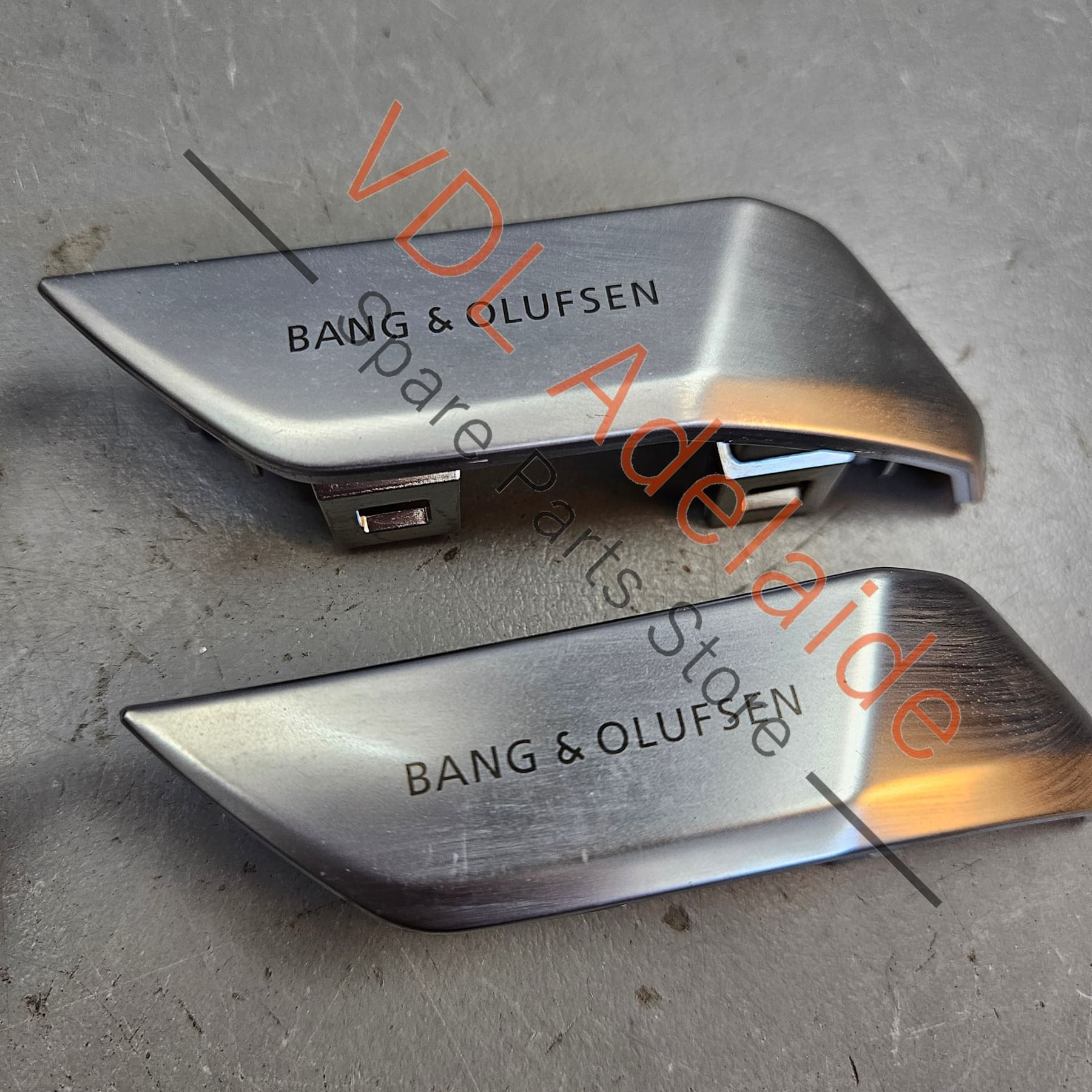 Audi e-Tron B&O Bang & Olufsen Door Trim Emblem set 4J3853679A 3Q7 4J3853680A 3Q7 - Image 4