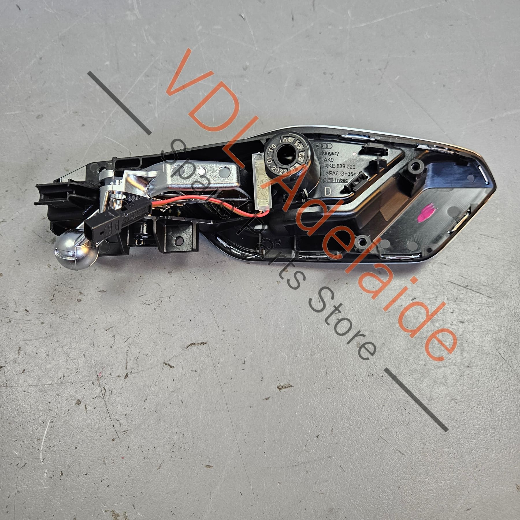 Audi e-Tron Interior Door Handle Pull Right Rear 4KE839020D 4PK - Image 5