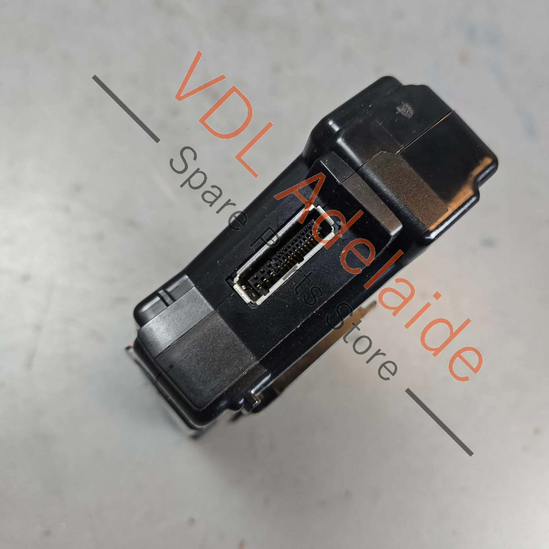 VW Polo Multimedia Interface Box Media-In Control Unit 5N0035342E - Image 3