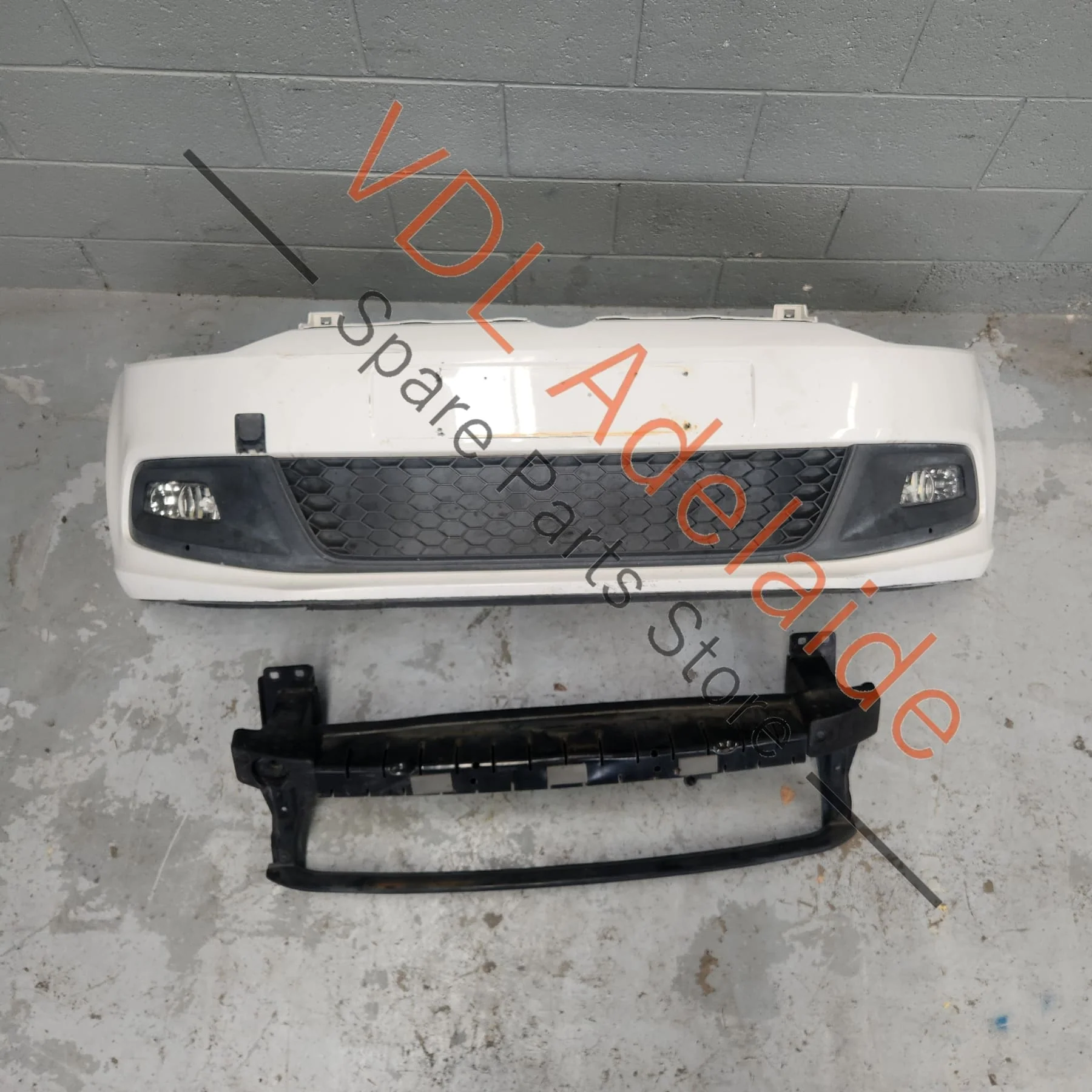 VW Polo MK5 6R Gti Front Bumper & Grille Assembly with Reo Candy White B4 / B9A