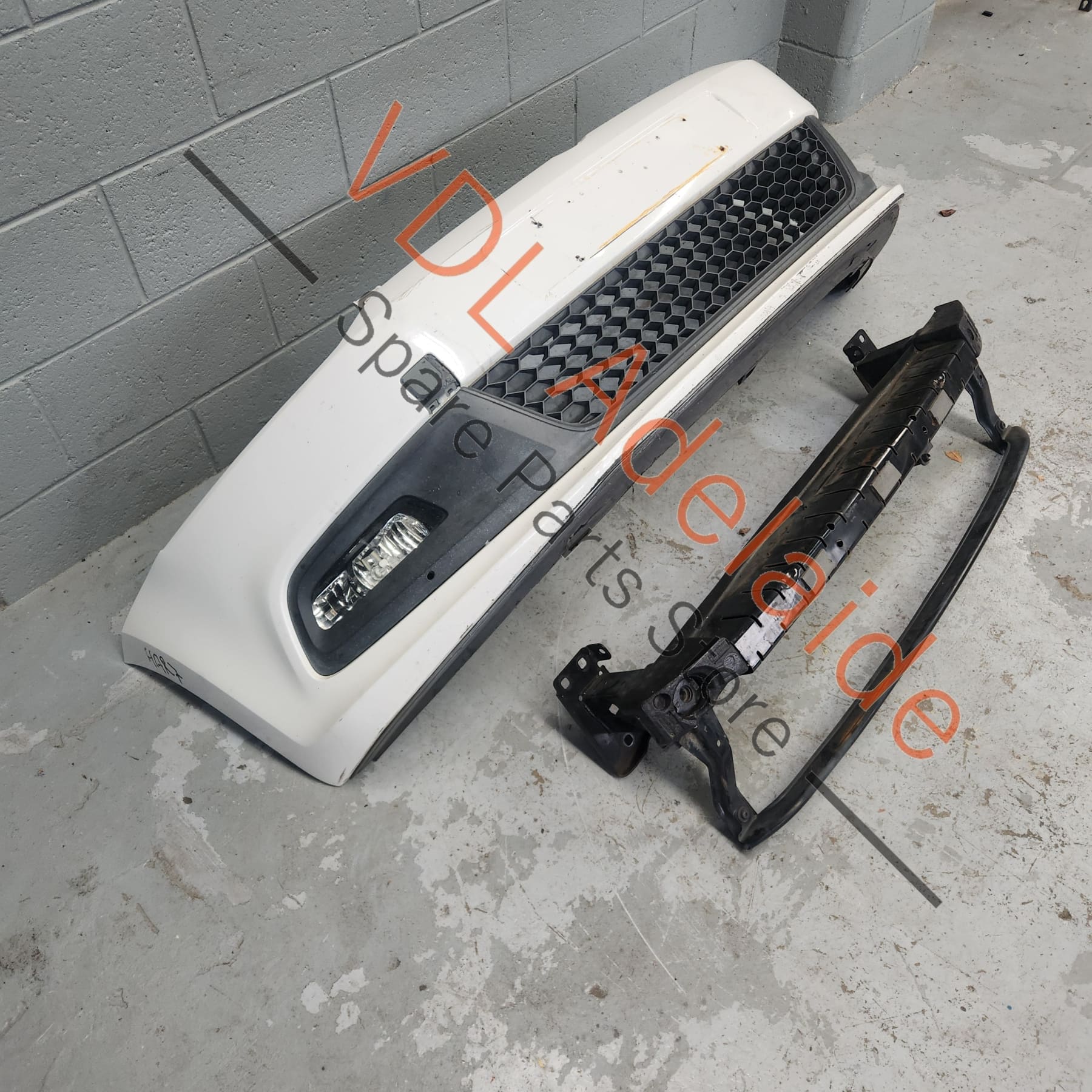 VW Polo MK5 6R Gti Front Bumper & Grille Assembly with Reo Candy White B4 / B9A - Image 3