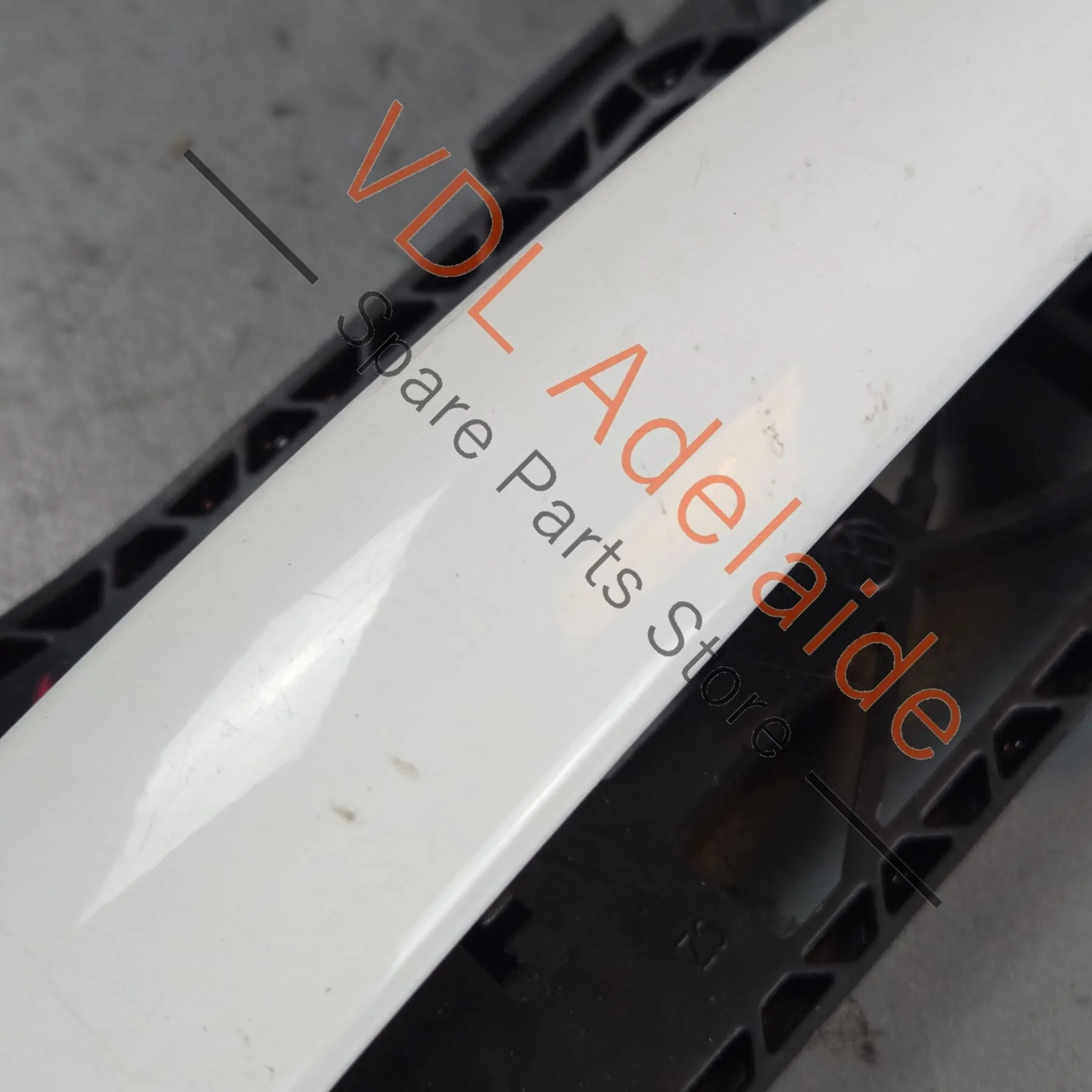 VW Polo MK5 Front Right Door Handle with Mounting Bracket 5N0837885H 5N0837205M Candy White B4 / B9A - Image 4