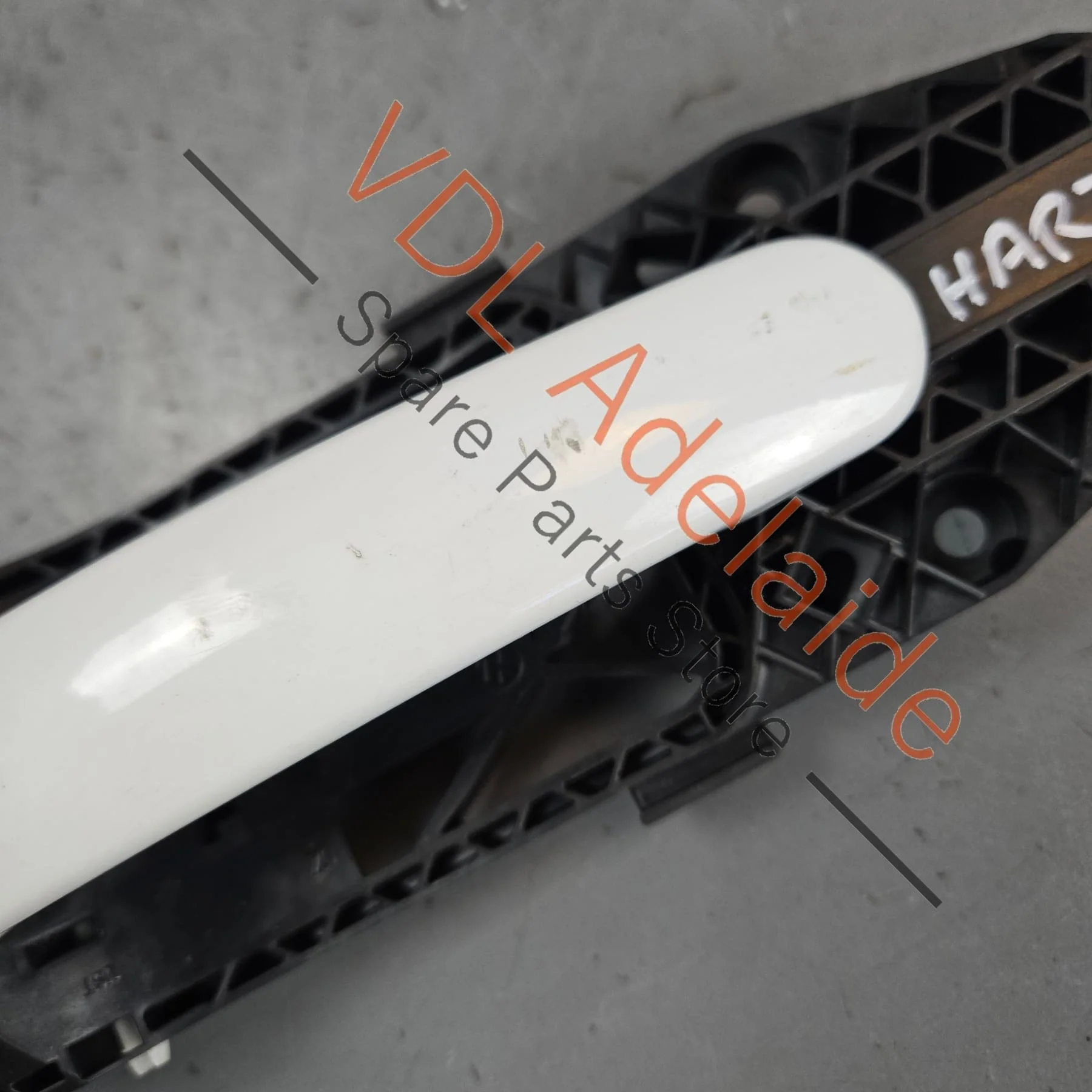 VW Polo MK5 Front or Rear Passenger Door Handle with Mounting Bracket 5N0839885H 5N0837205M Candy White B4 / B9A - Image 2