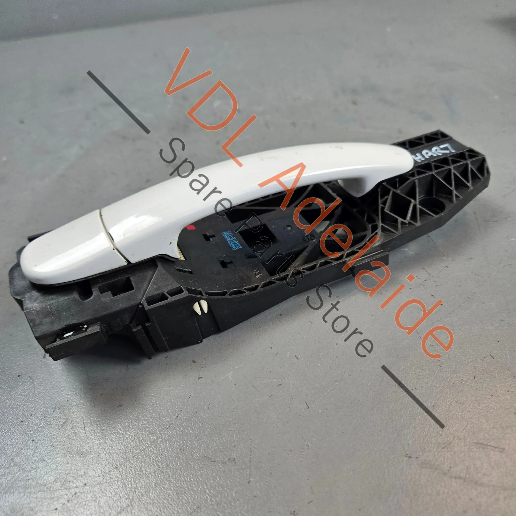 VW Polo MK5 Front or Rear Passenger Door Handle with Mounting Bracket 5N0839885H 5N0837205M Candy White B4 / B9A - Image 3
