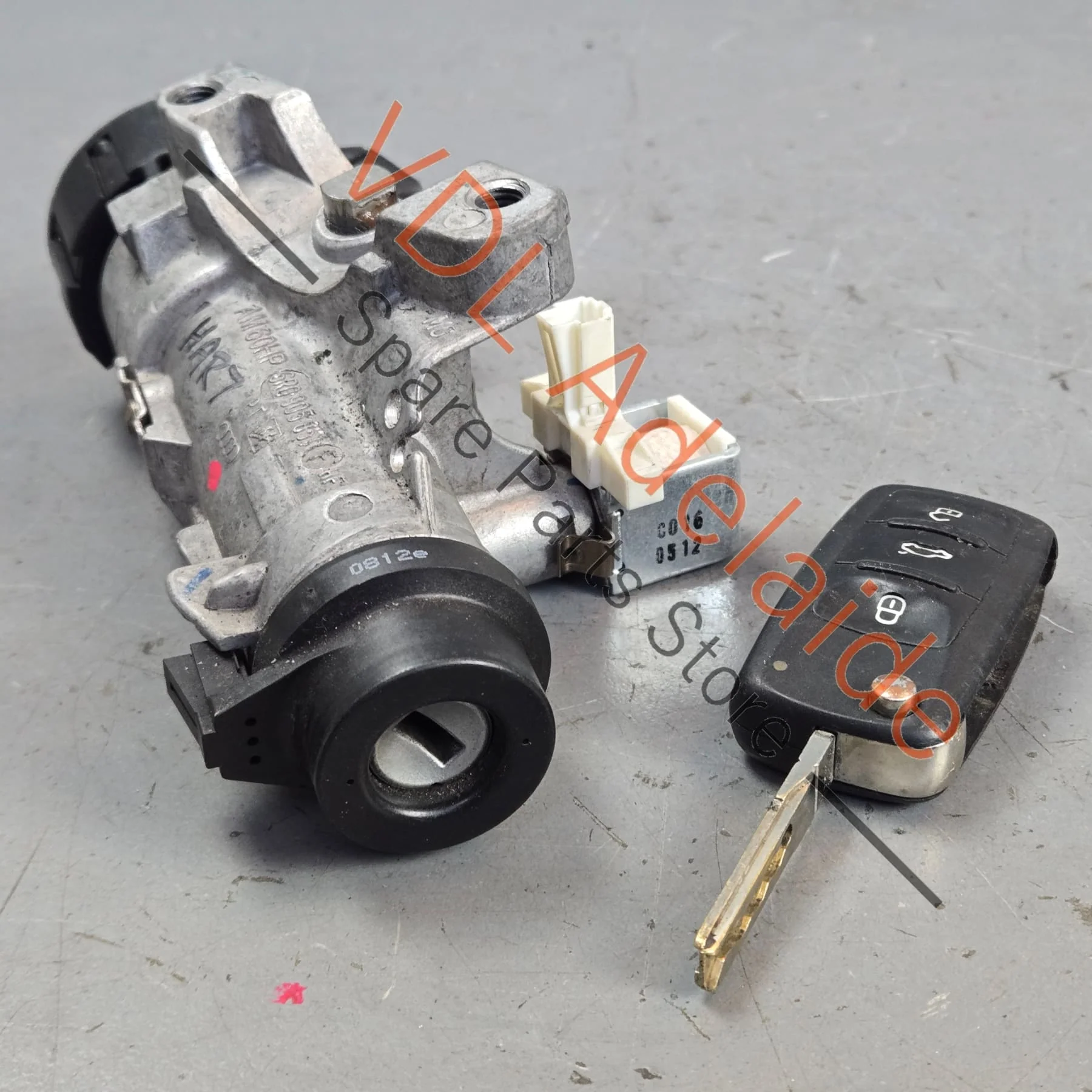 VW Polo Ignition Lock Cylinder with Blade Key 107905855CF 6R0905851F
