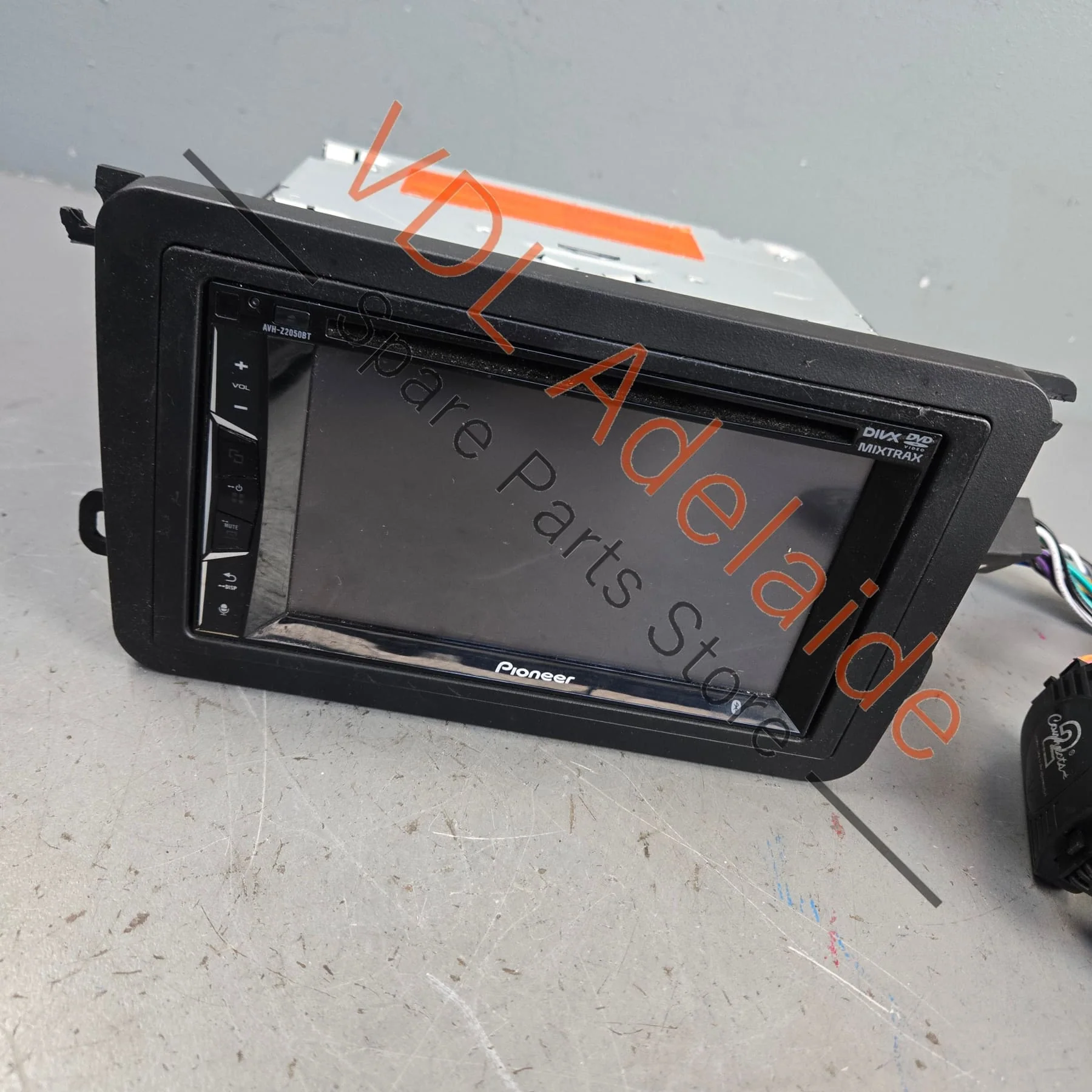 Aftermarket Pioneer Radio Unit with Bluetooth for VW Cars AVH-Z2050BT - Image 2