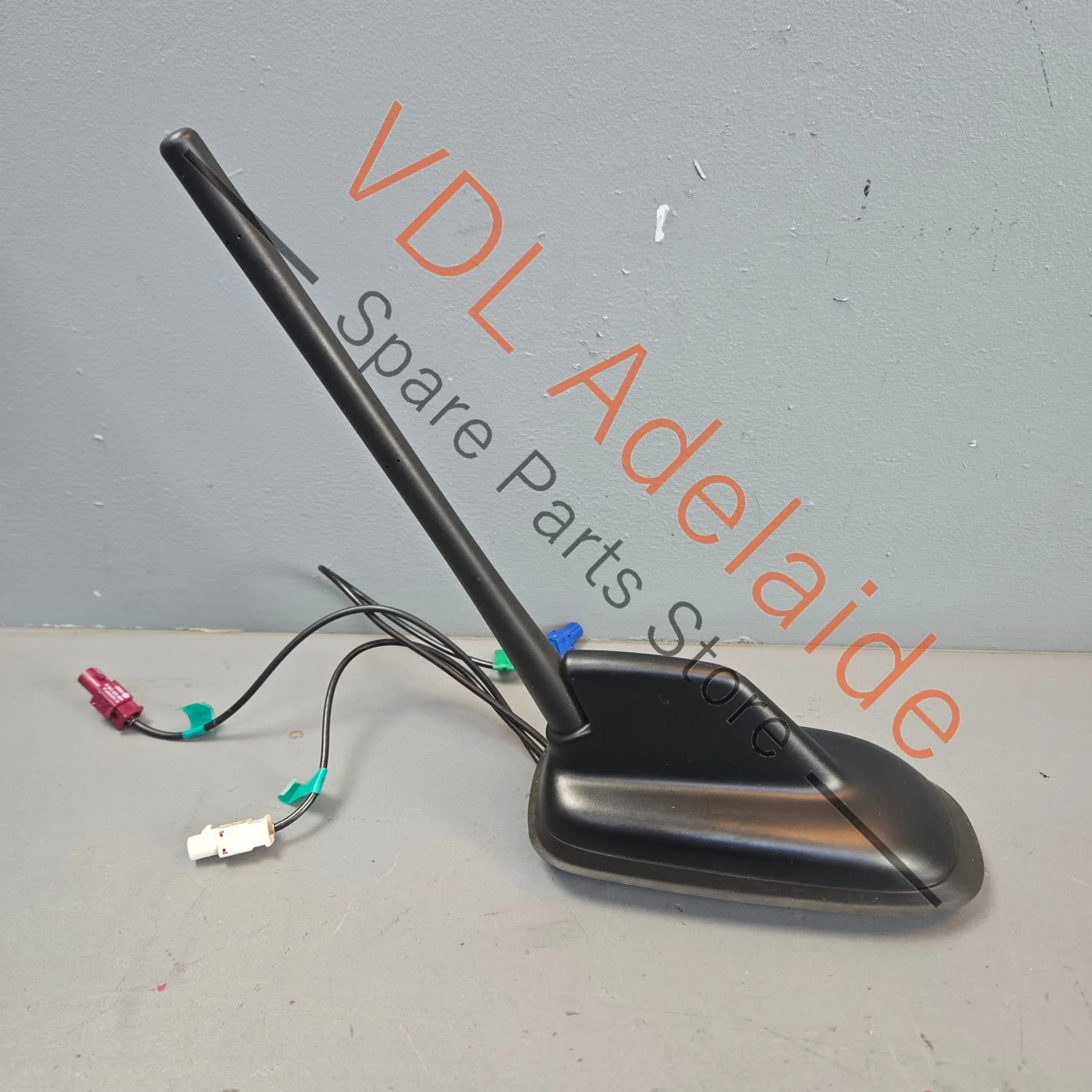 VW Polo MK5 6R Shark Fin Antenna 6R0035501C - Image 2