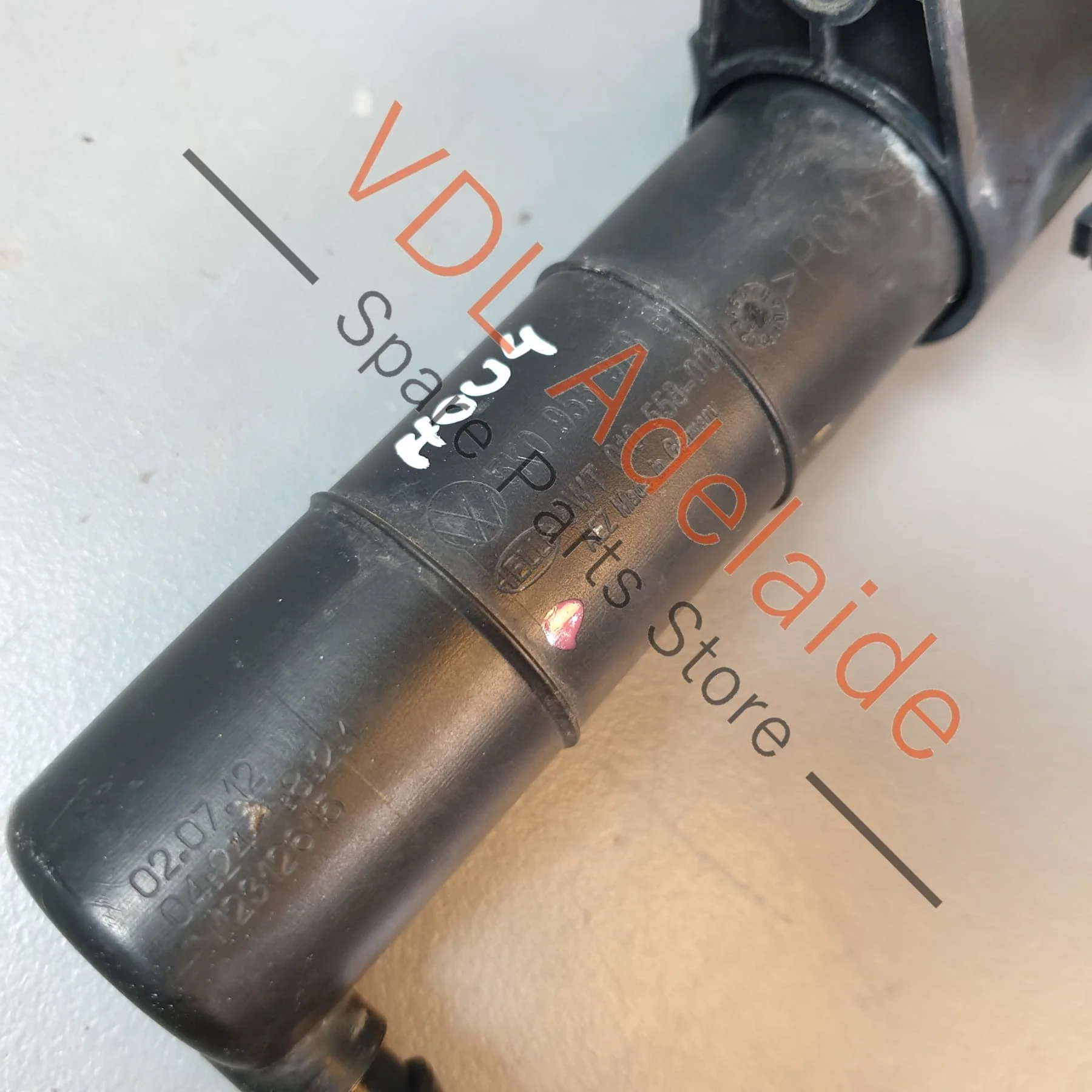 VW Golf R MK6 Headlight Washer Carrier With Spray Nozzle Right 5K0955104A - Image 3