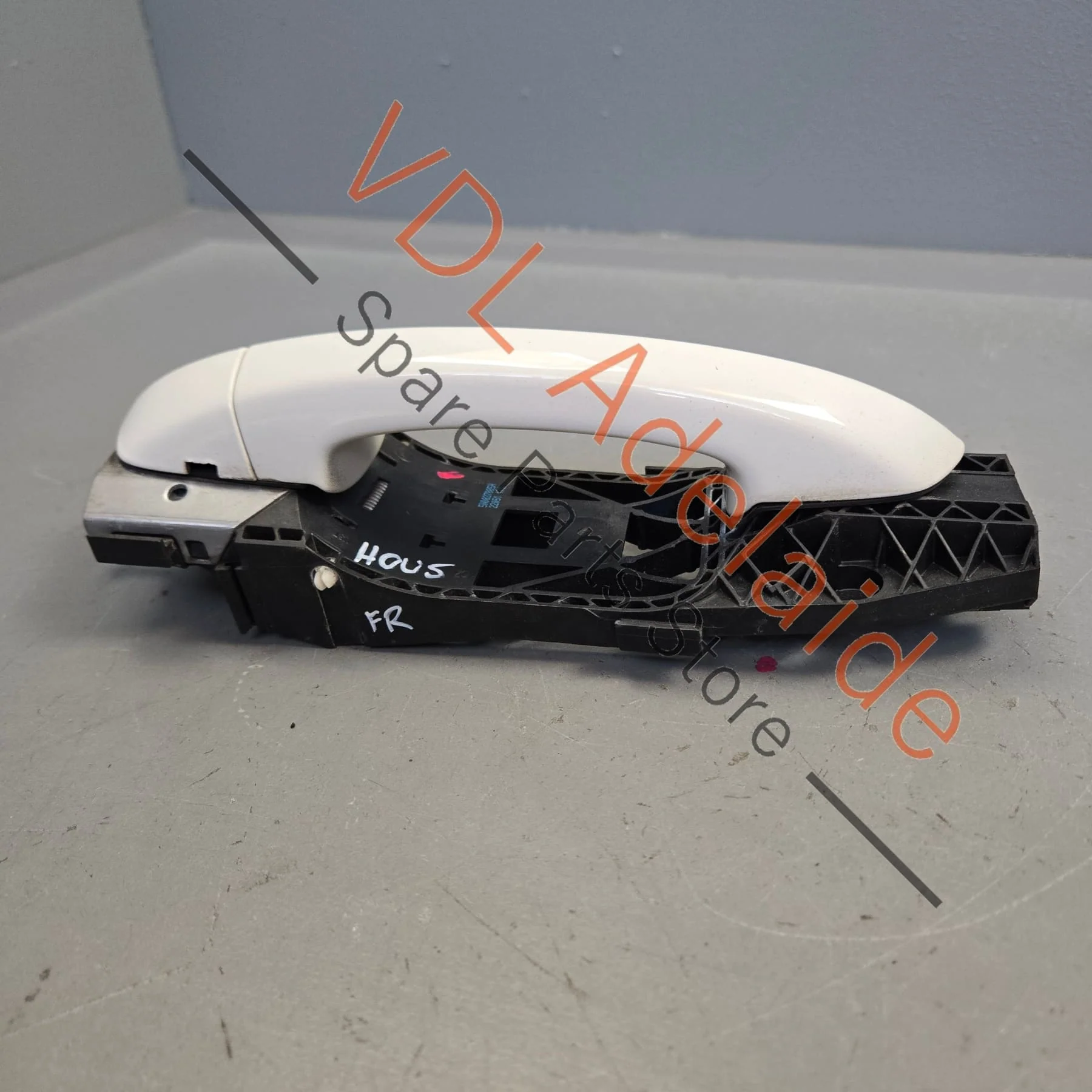 VW Golf MK6 Front Right Drivers Door Exterior Handle 5N0837885H 1K8837206E B4B4 Candy White (LB9A) - Image 2