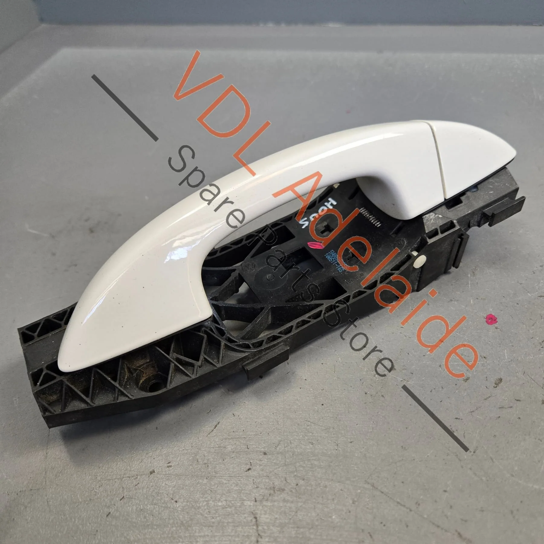 VW Golf MK6 Right Rear Door Exterior Handle 5N0839885H 1K8837206E B4B4 Candy White (LB9A) - Image 3