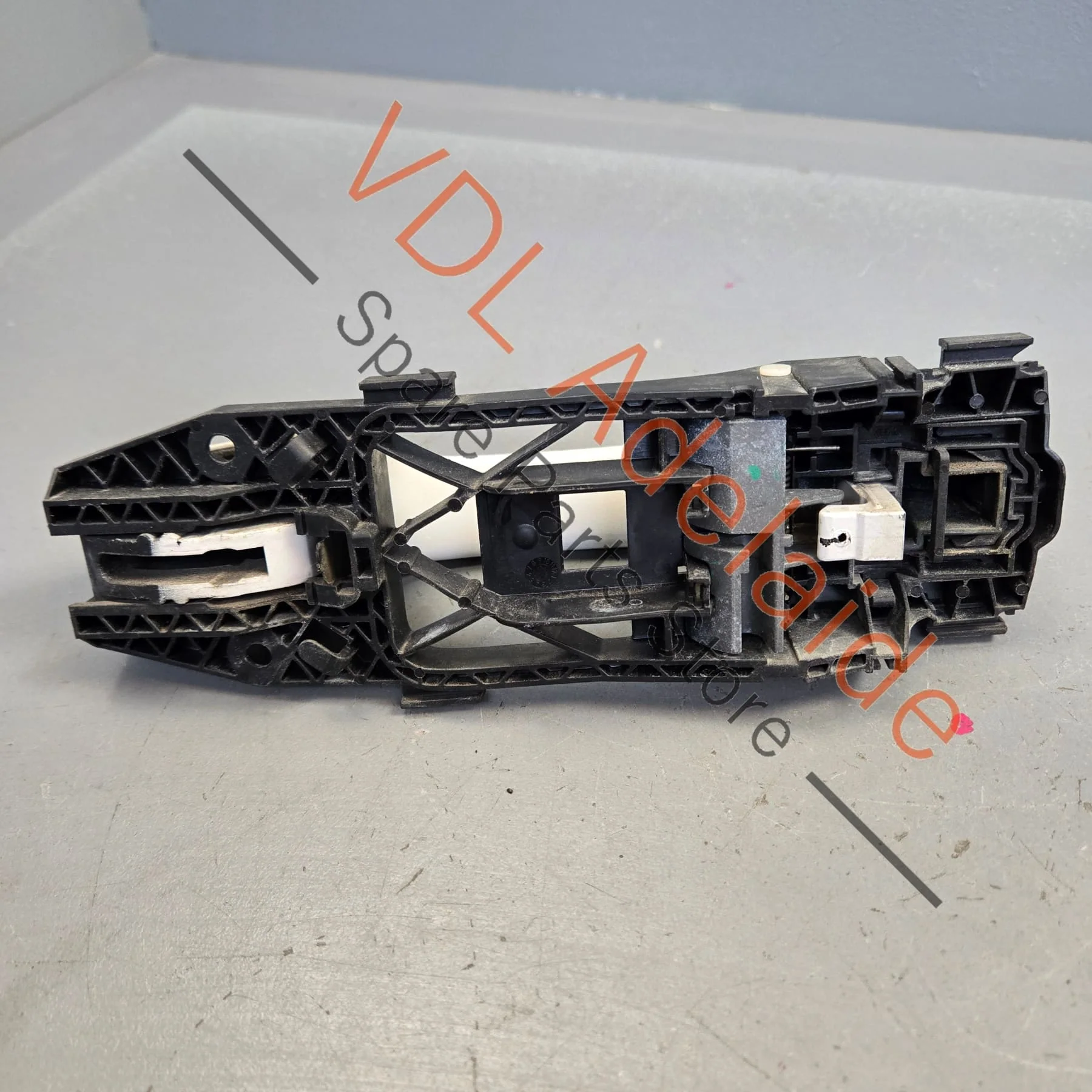 VW Golf MK6 Right Rear Door Exterior Handle 5N0839885H 1K8837206E B4B4 Candy White (LB9A) - Image 4