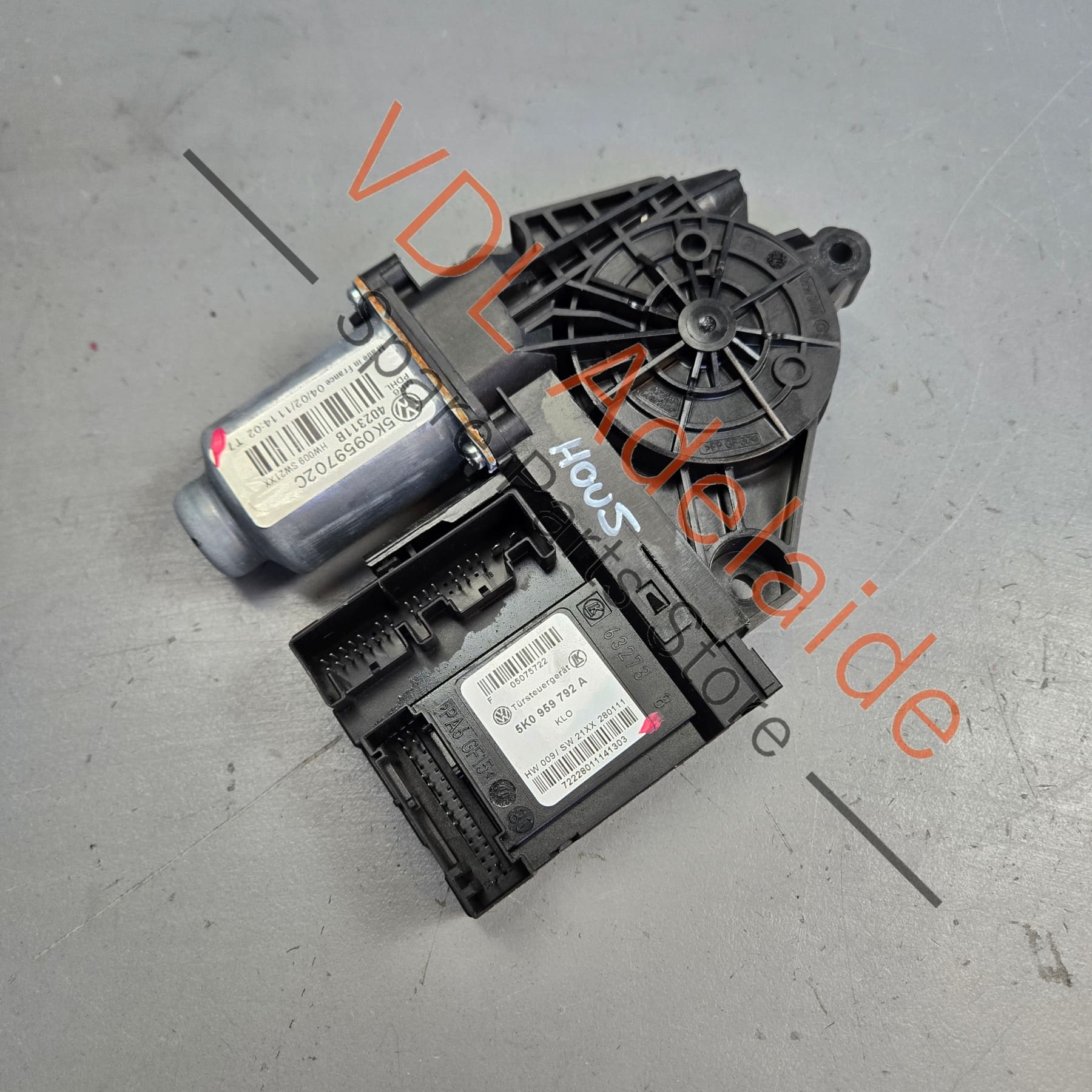 VW Golf MK6 Front Passenger Door Window Regulator Motor 5K0959702J