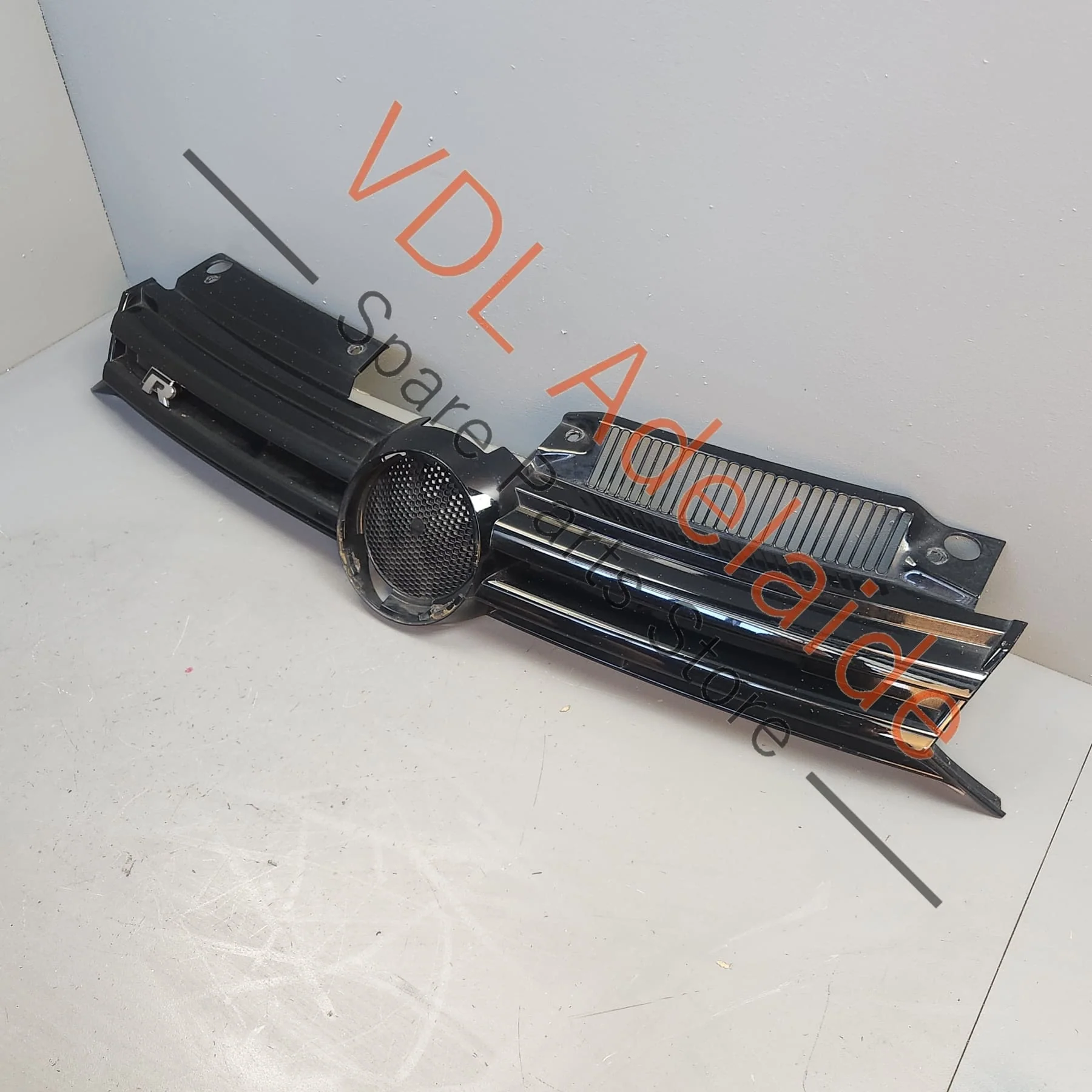 VW Golf R MK6 Front Grille Gloss Black **Damaged Stock**  5K0853651BF - Image 3