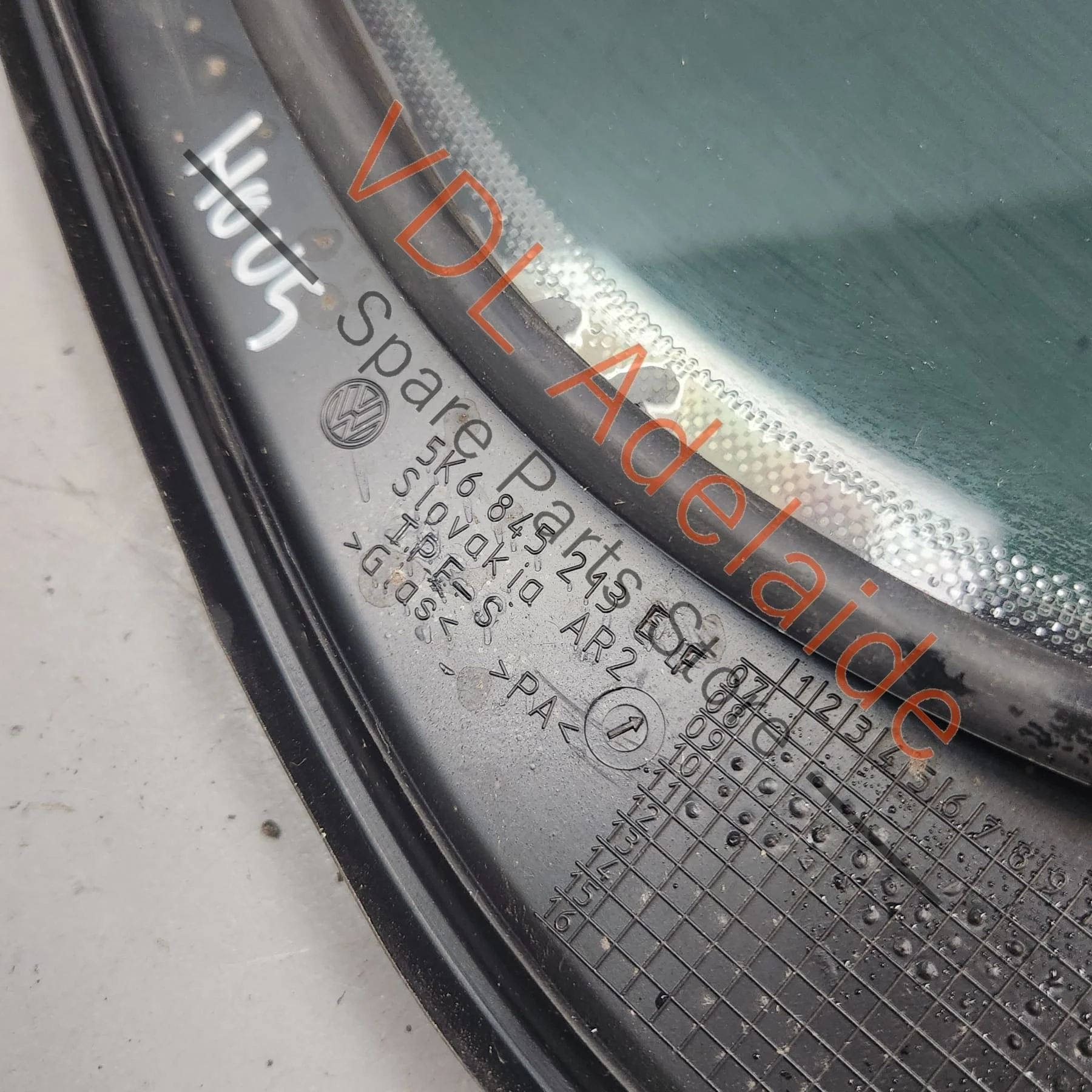 VW Golf MK6 Rear Left Door Quarter Window 5K6845213F - Image 4