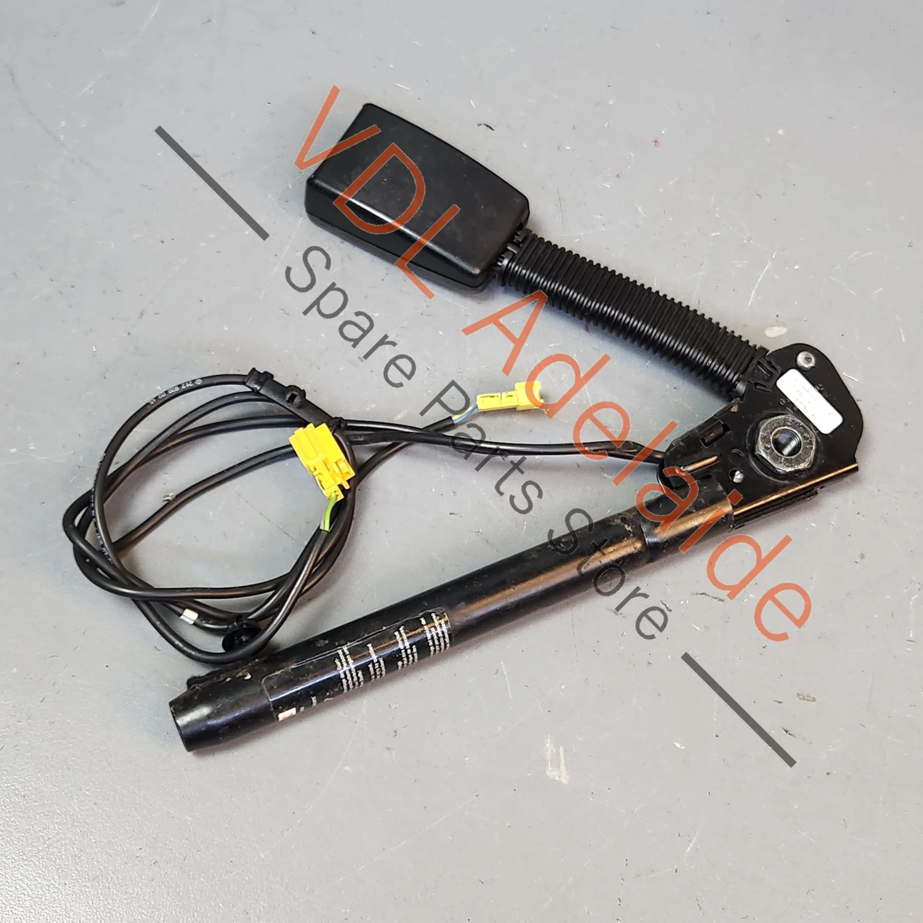 Mercedes W211 Front Right Seat Seatbelt Clasp Clip Catch Latch A2118602069