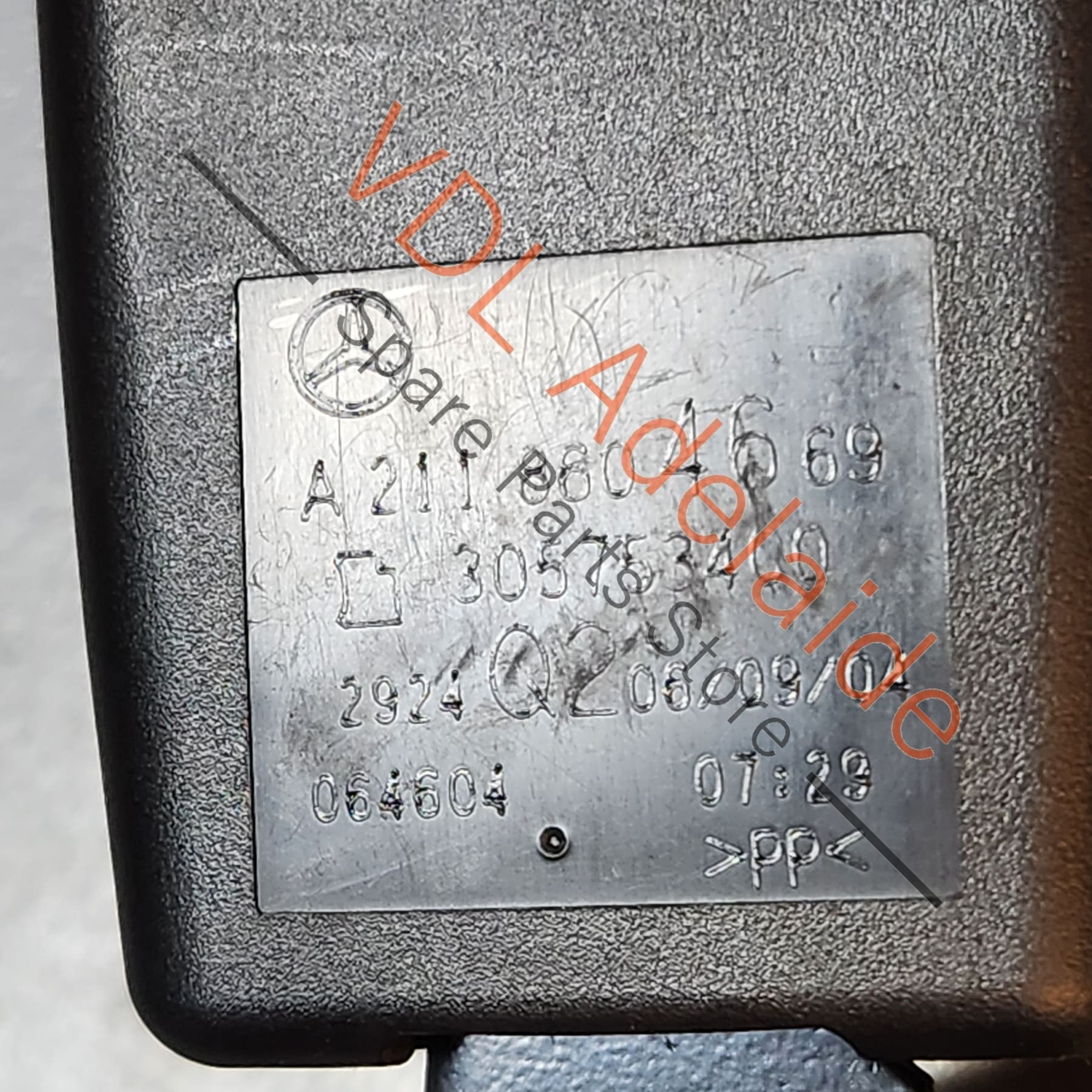 Mercedes W211 E Class Rear Double Seat Belt Buckle Catch Latch A2118604669 - Image 2
