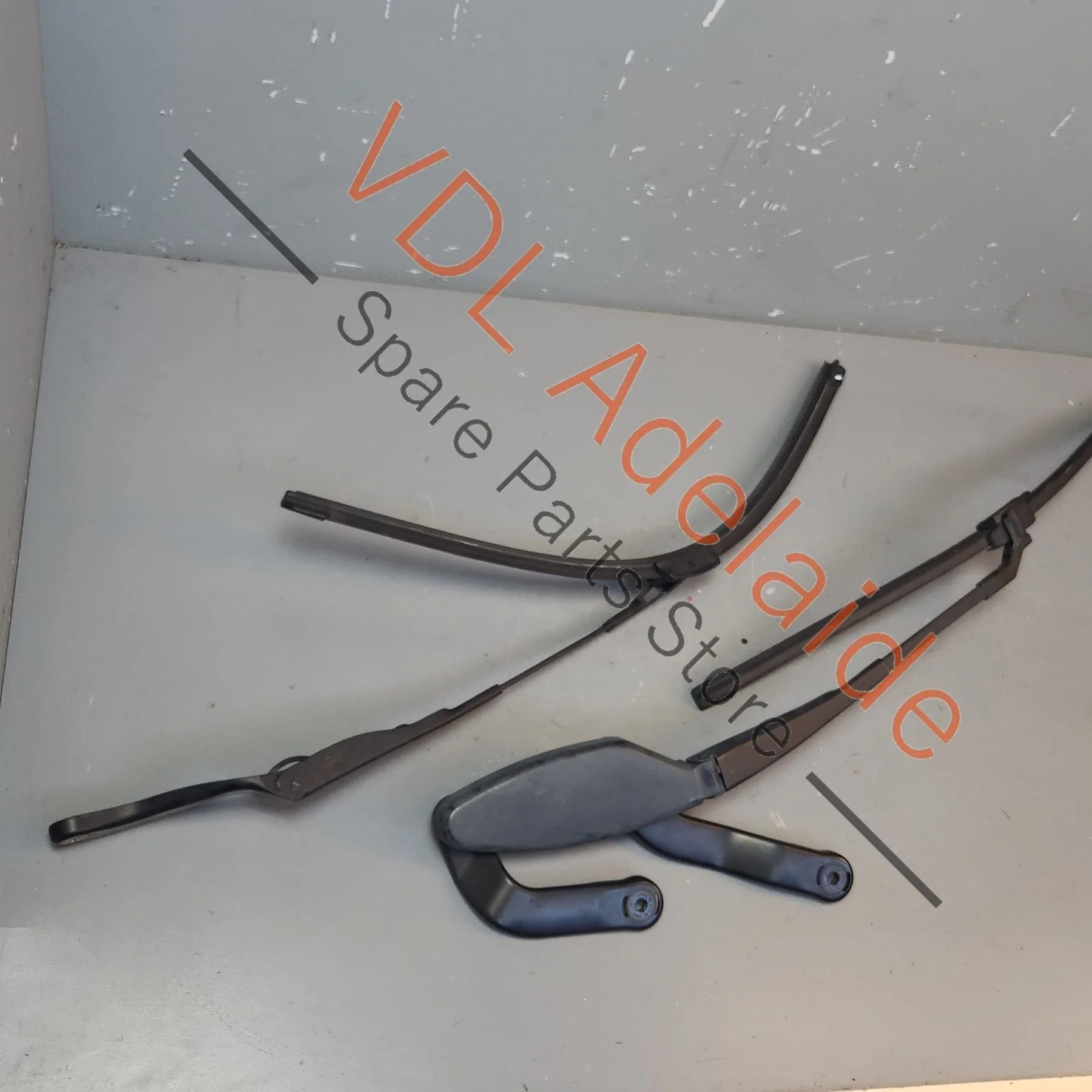 Mercedes W211 Complete Windscreen Wiper Arm Set for RHD A2118200744 A2118201444