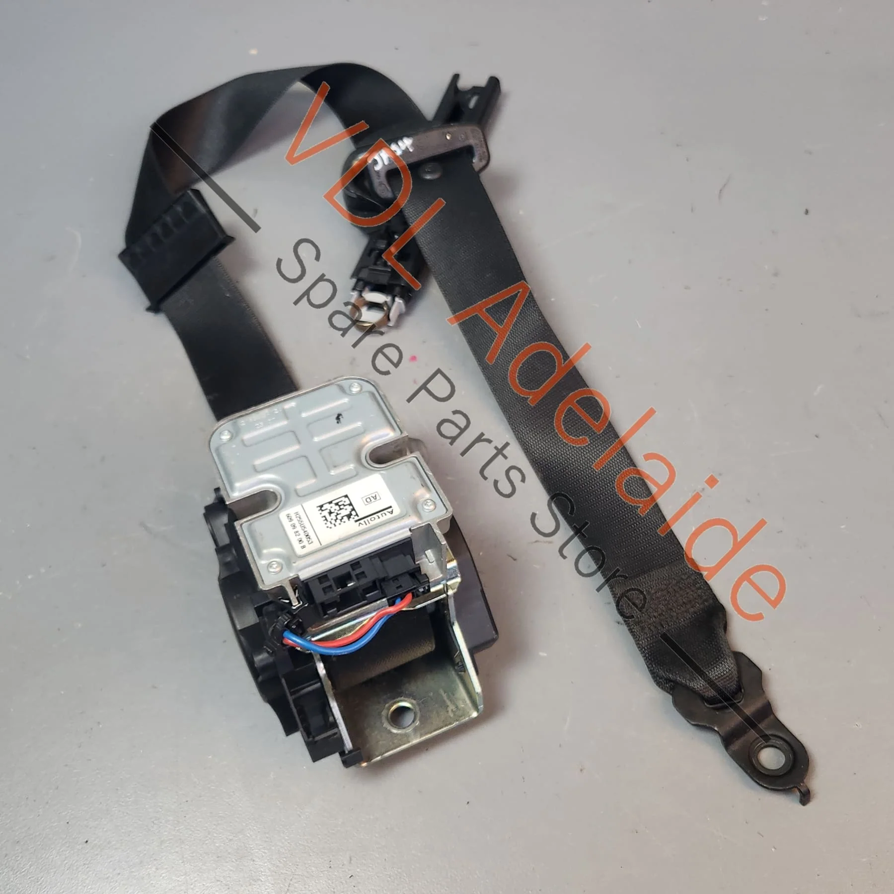 Mercedes W211 E Class Front Left Seatbelt A2118605586
