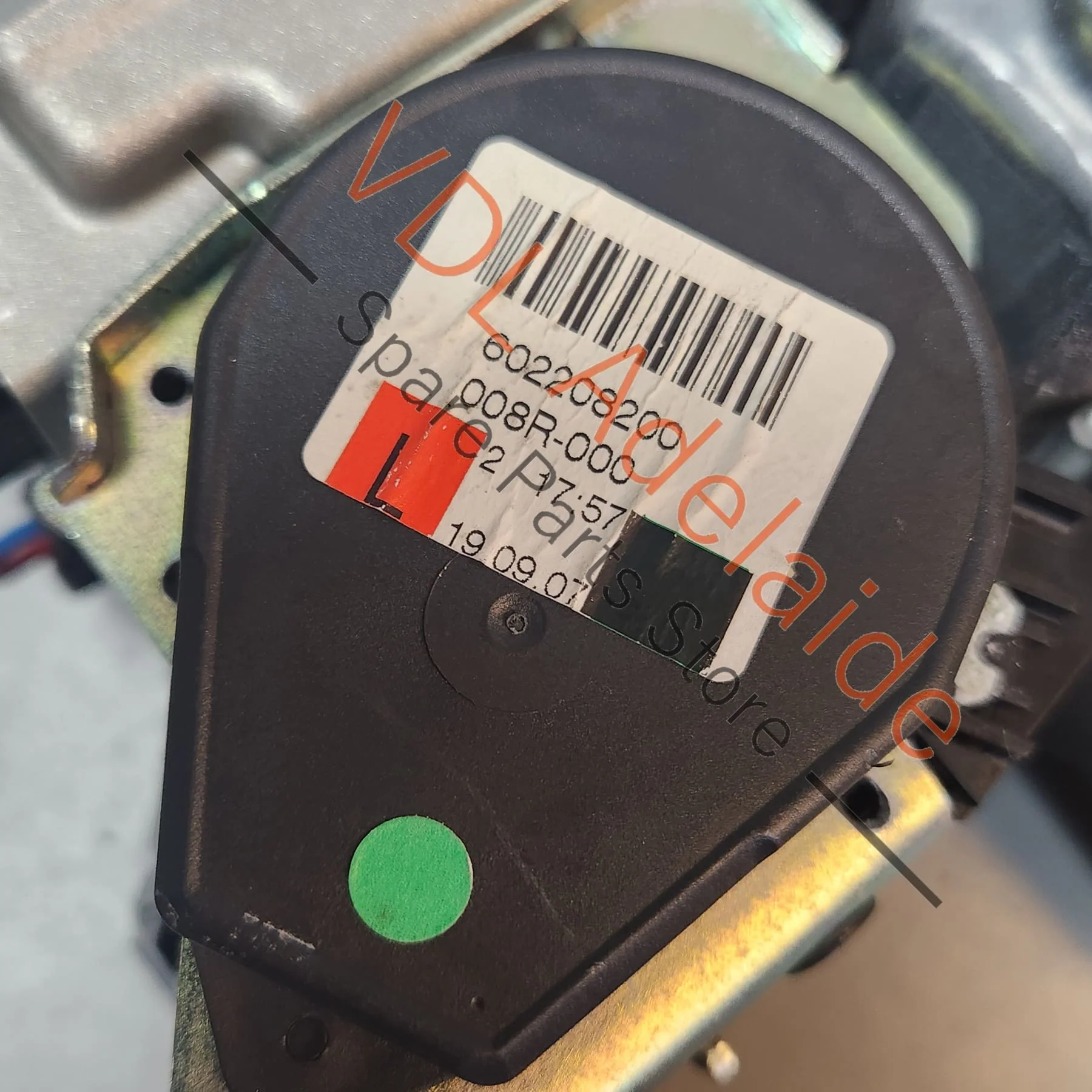 Mercedes W211 E Class Front Left Seatbelt A2118605586 - Image 2