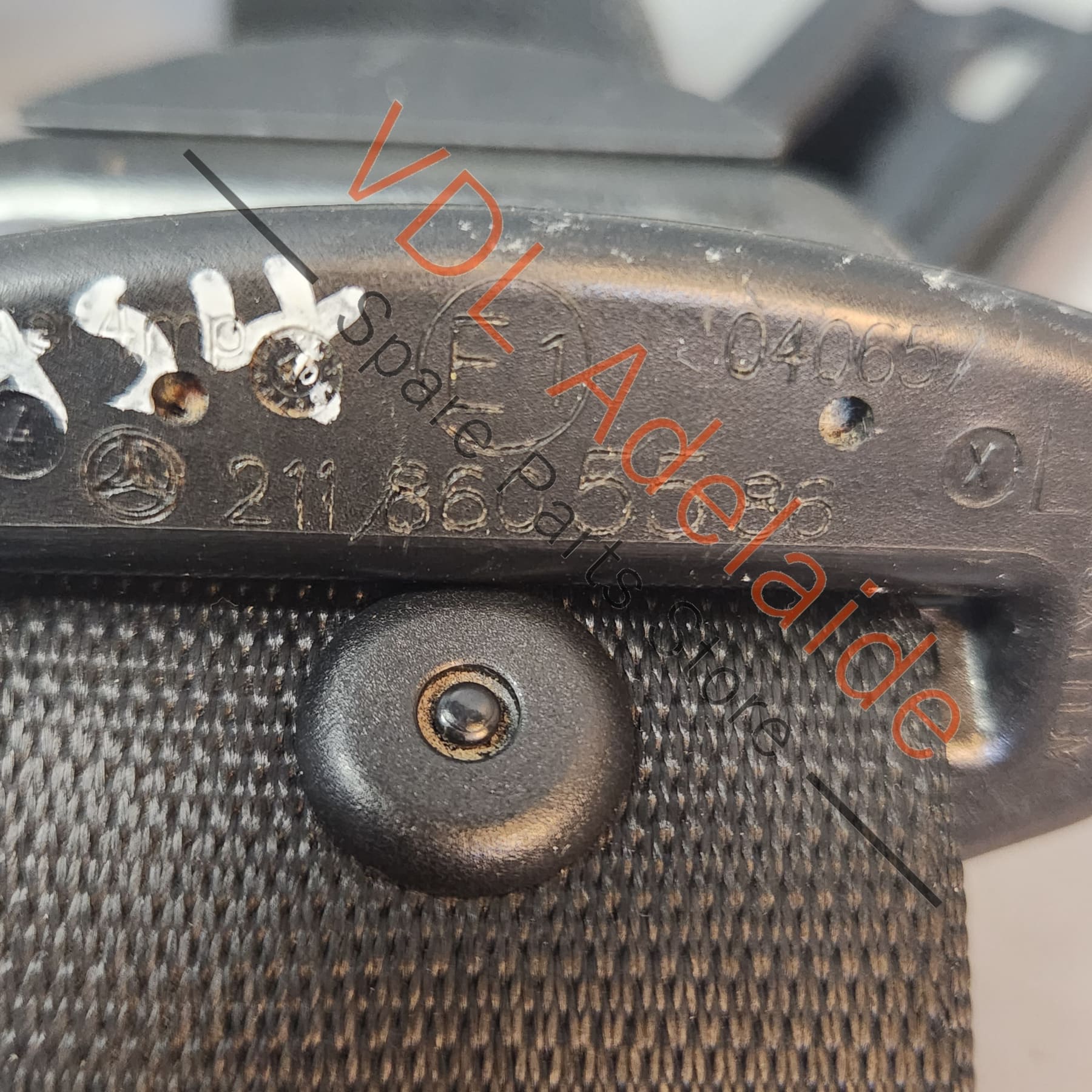 Mercedes W211 E Class Front Left Seatbelt A2118605586 - Image 6