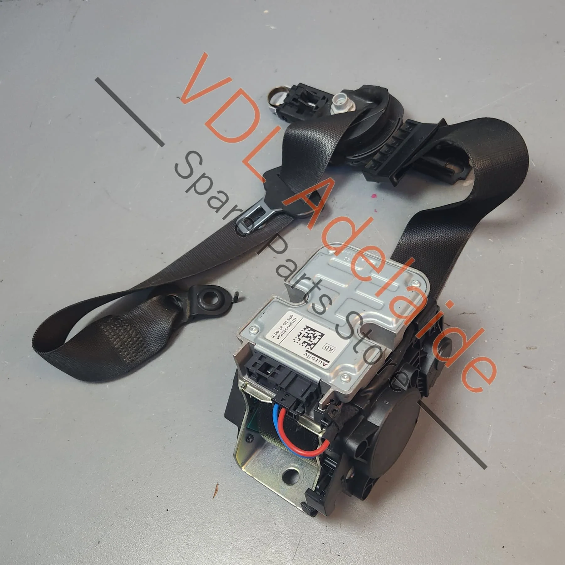 Mercedes W211 E Class Front Right Seatbelt A2118605686