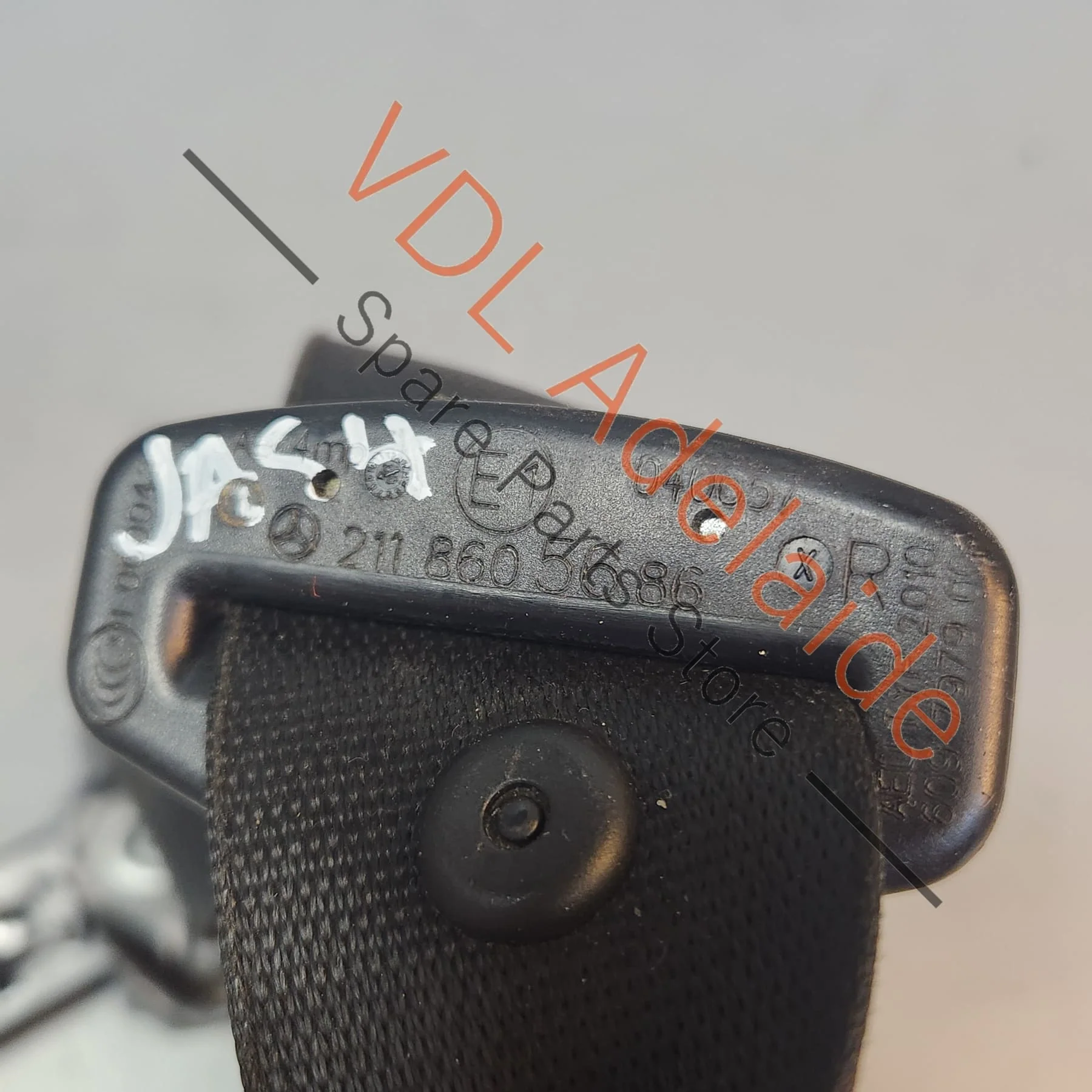 Mercedes W211 E Class Front Right Seatbelt A2118605686 - Image 5