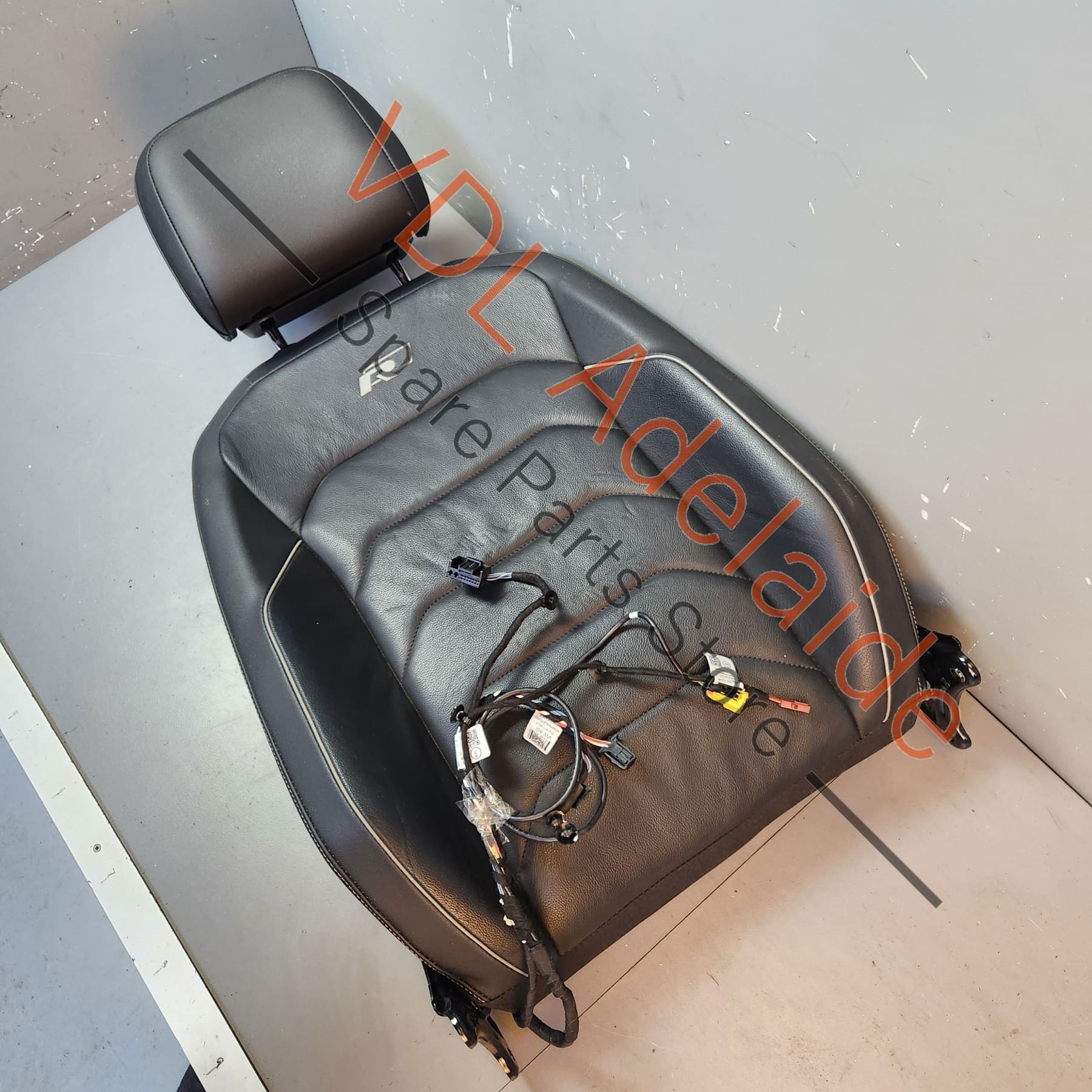 Volkswagen Tiguan 5NA R Line Front Right Seat Airbag Kit 5NN880242D - Image 2