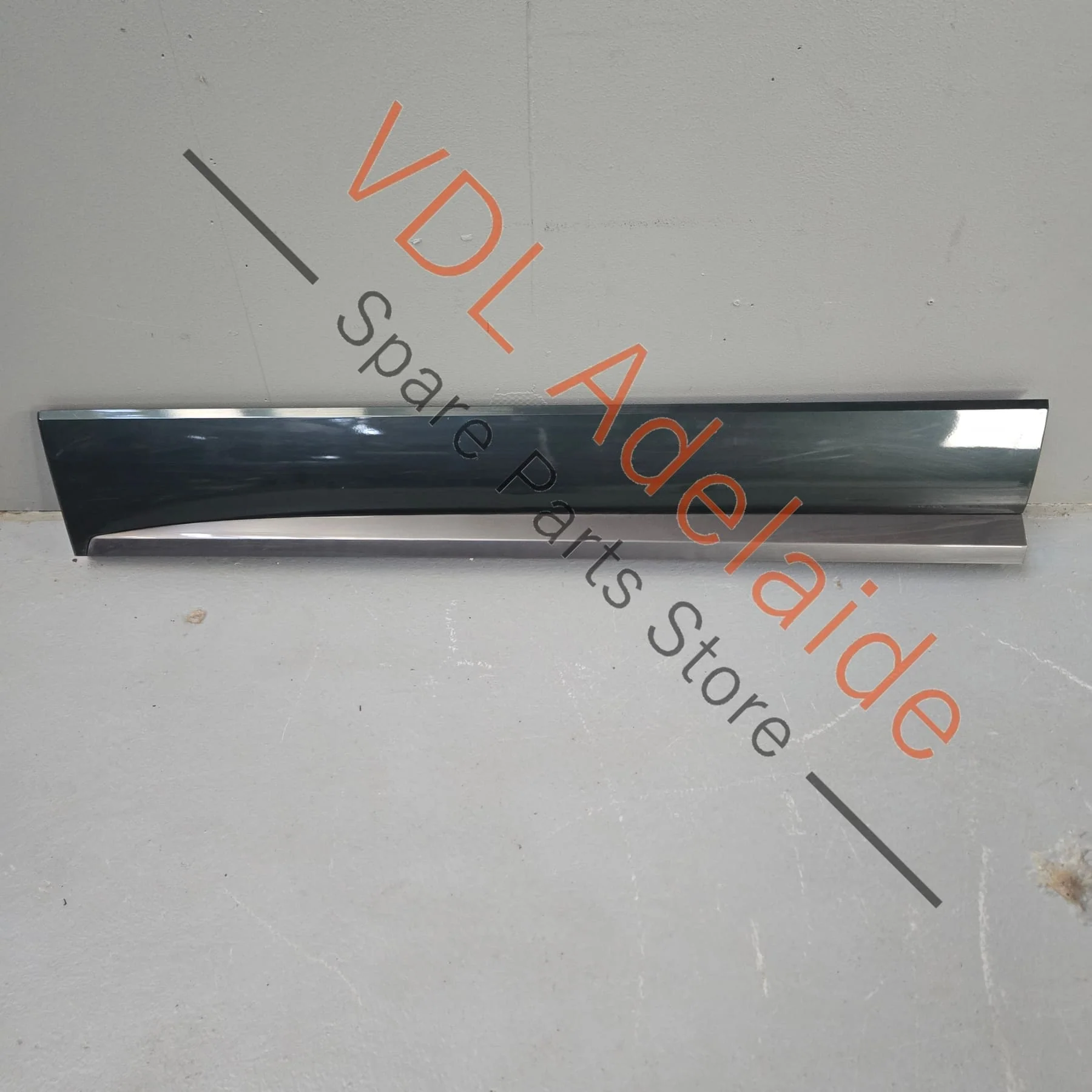Cupra Ateca Front Left Door Exterior Lower Bump Strip Moulding 575853959G 575854939 9S / X6T Camouflage Green Metallic