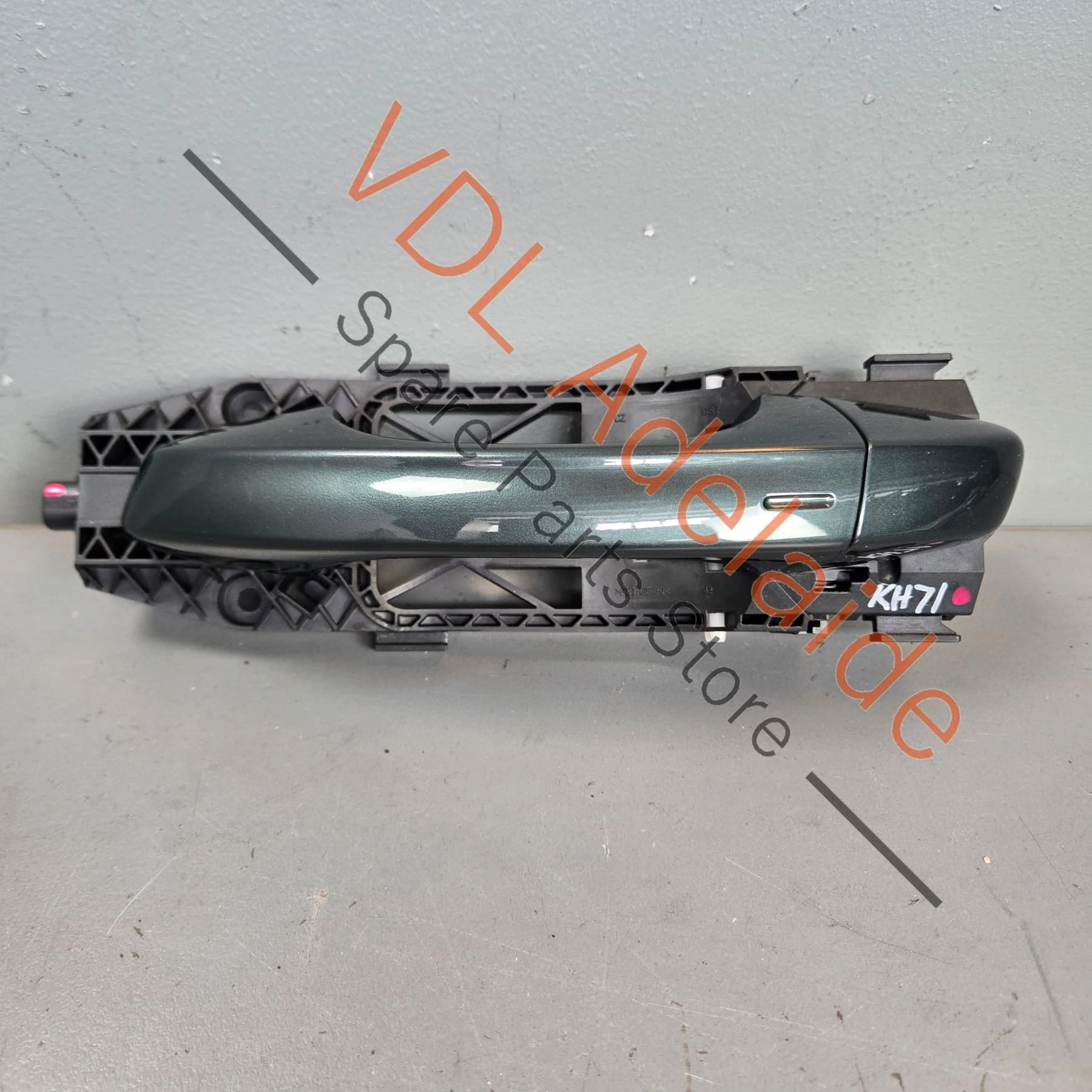 Cupra Ateca Left Front Exterior Door Handle for keyless entry 5G0837205R GRU 5N0839885H