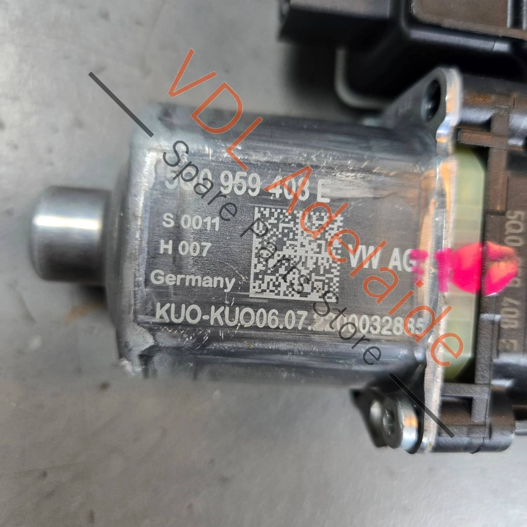 Cupra Ateca Rear Right Window Motor 5Q0959408E - Image 2