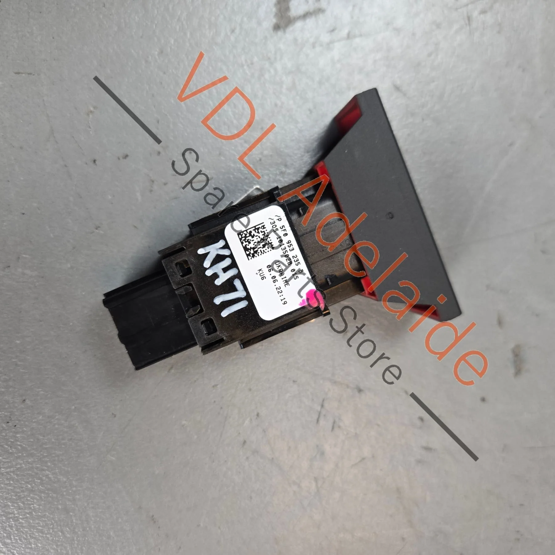 Cupra Ateca Hazard Switch 3F0953235B - Image 2