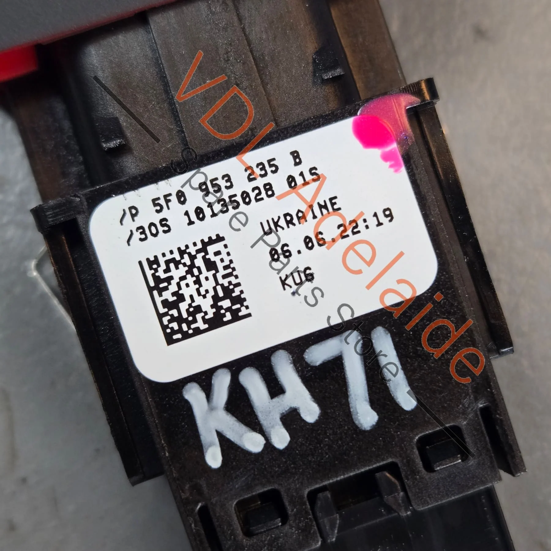 Cupra Ateca Hazard Switch 3F0953235B - Image 3
