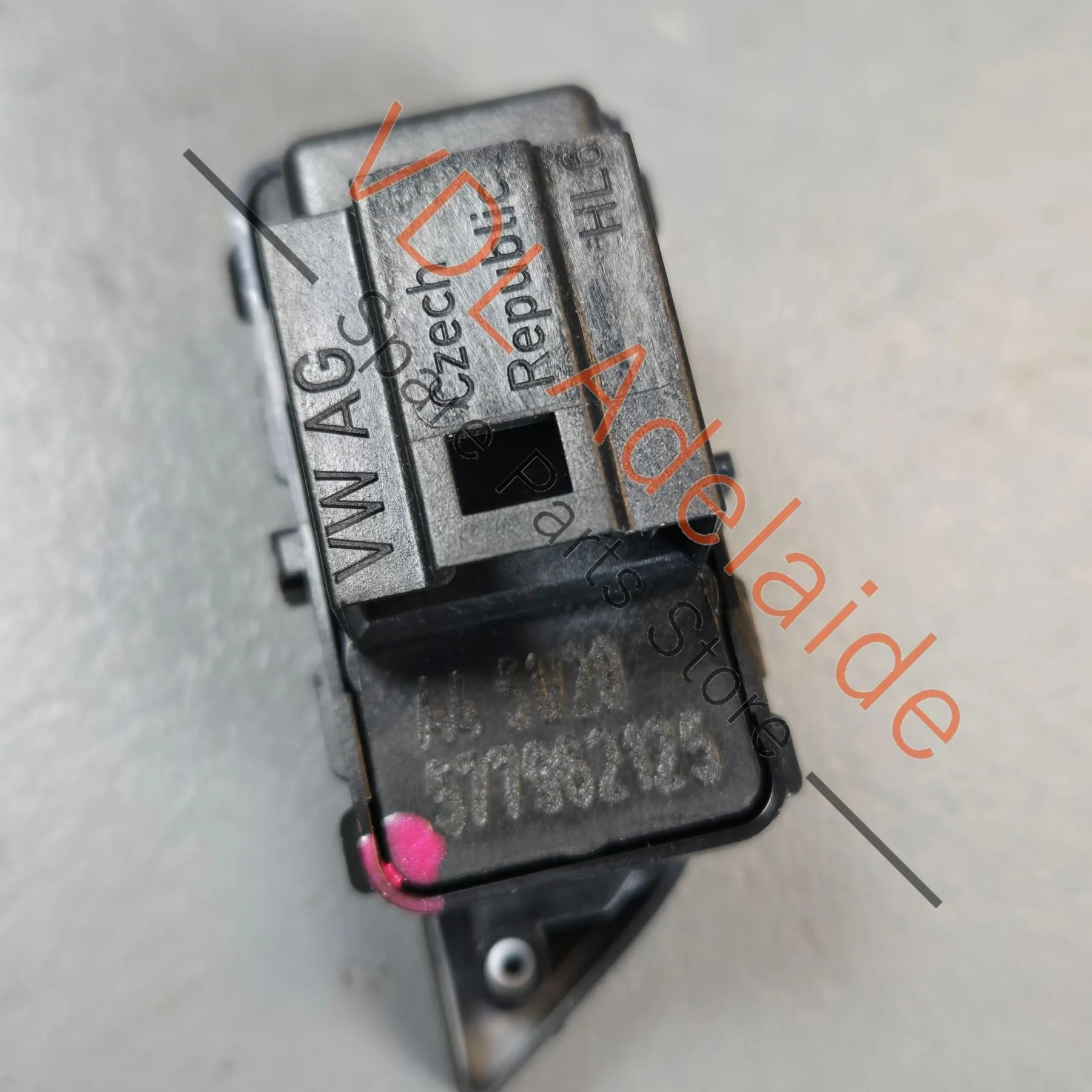 Cupra Ateca Power Lock Locking Button Right Door 577962125  WHS - Image 3