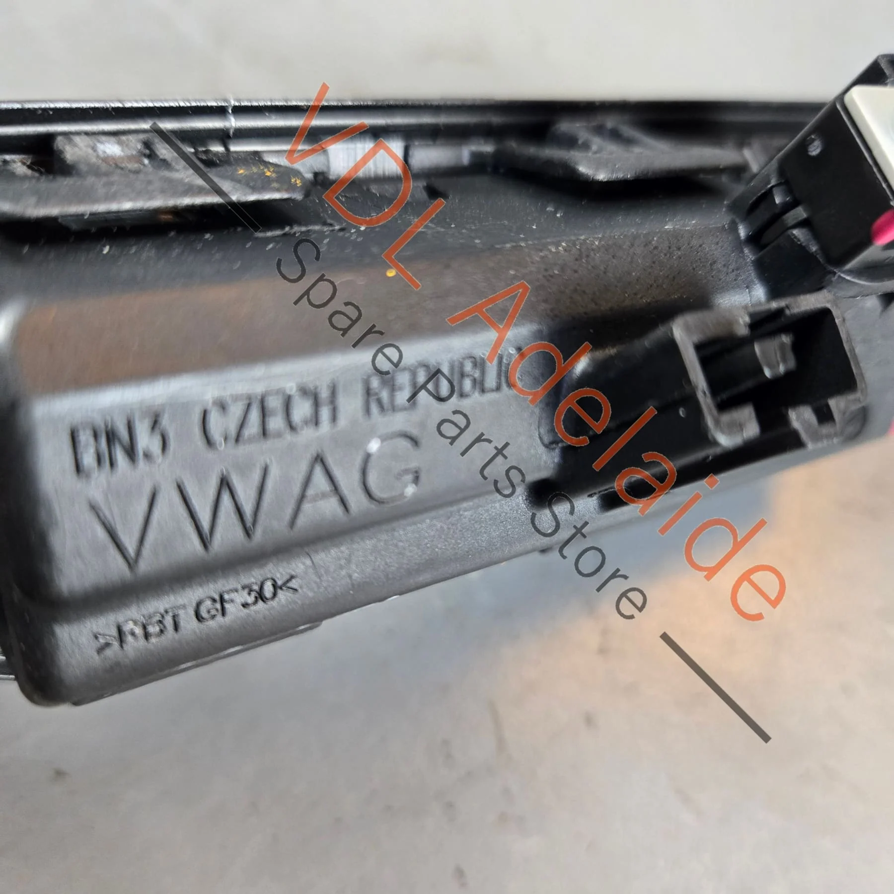 Genuine Audi Q5 Cupra Ateca Rear View Camera & Trunk Boot Release Button 8W8827566C - Image 4