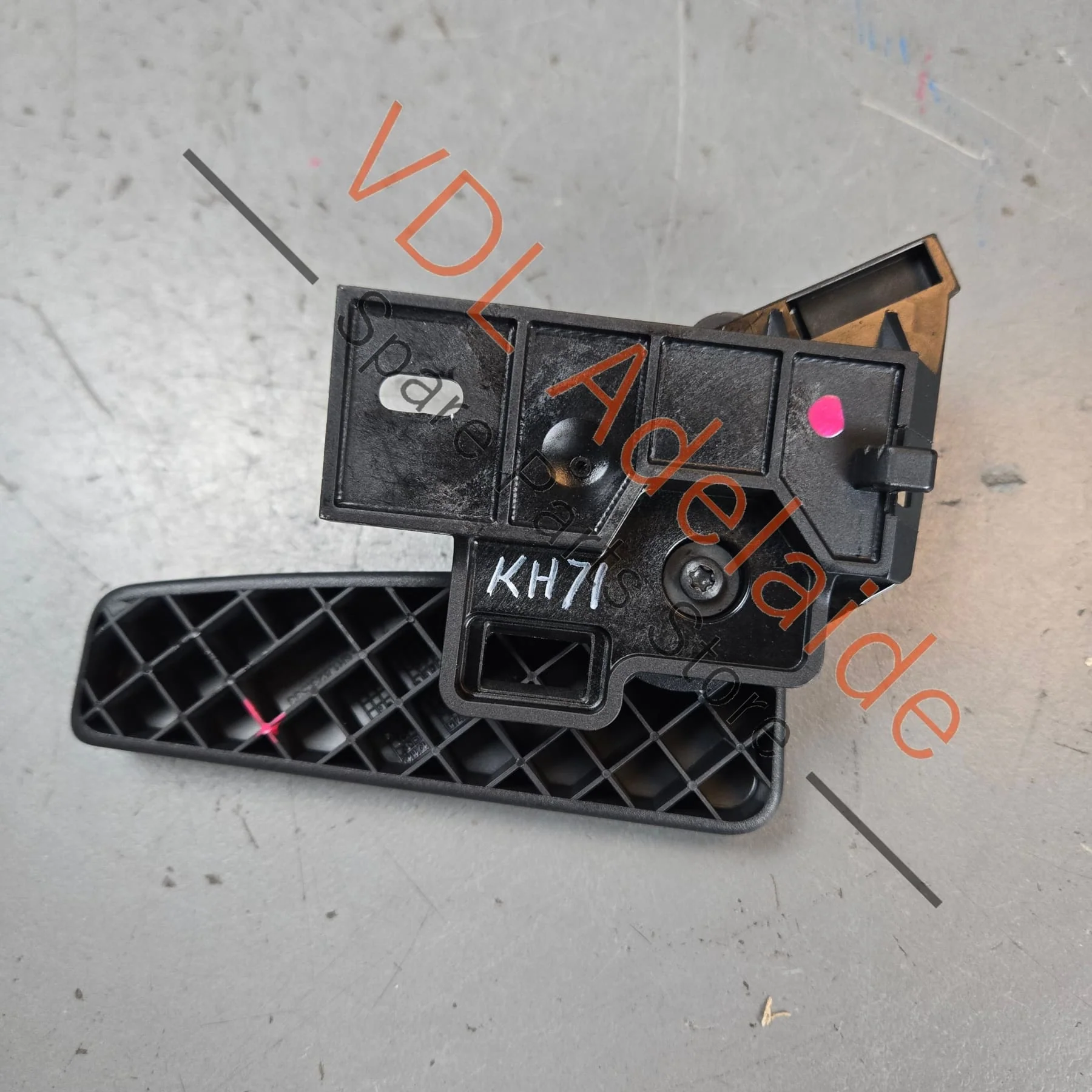 Cupra Ateca Bonnet Lock Release Handle Interior 3G0823533 517823633B - Image 3