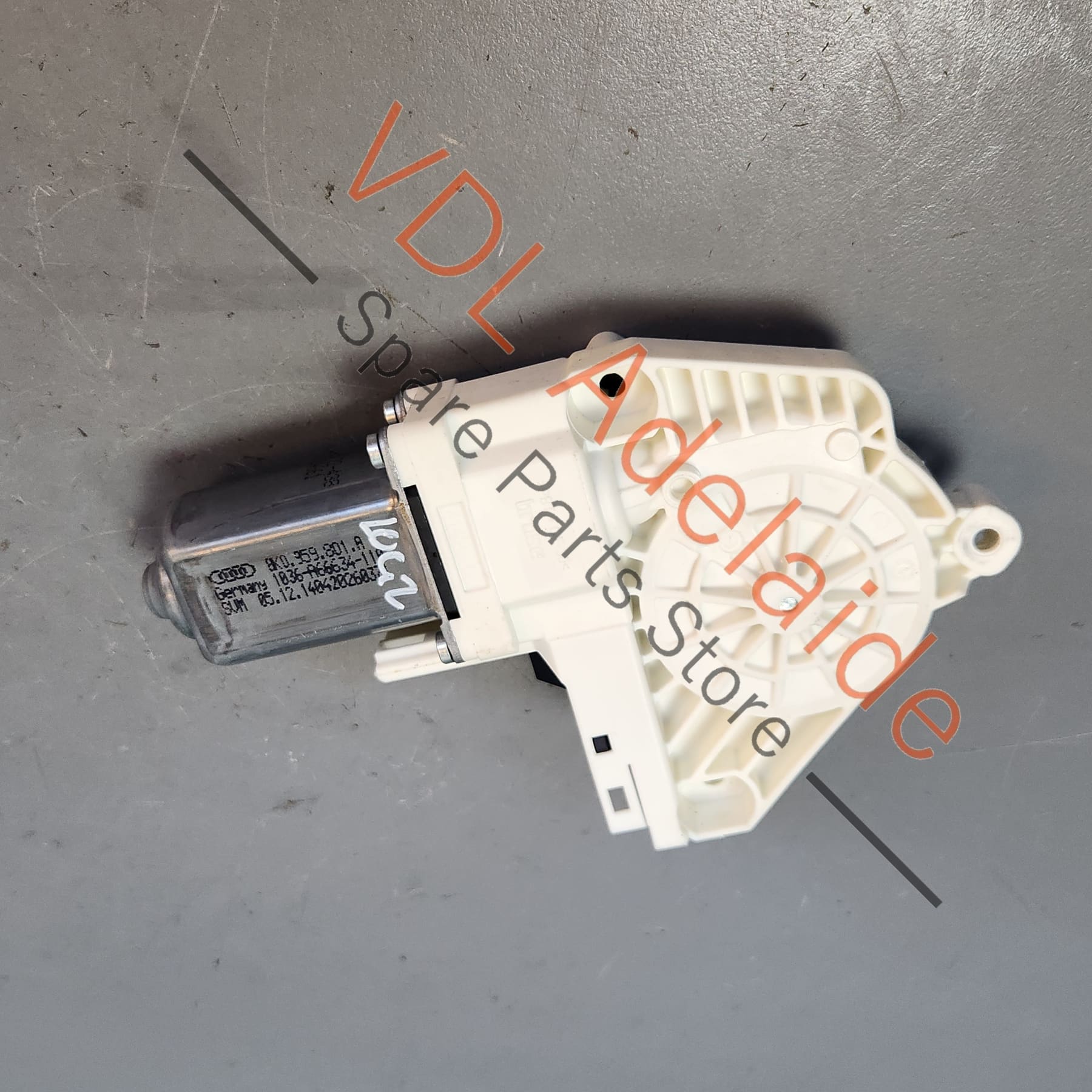 Audi A4 B8 Front Left Window Regulator Motor 8K0959801A
