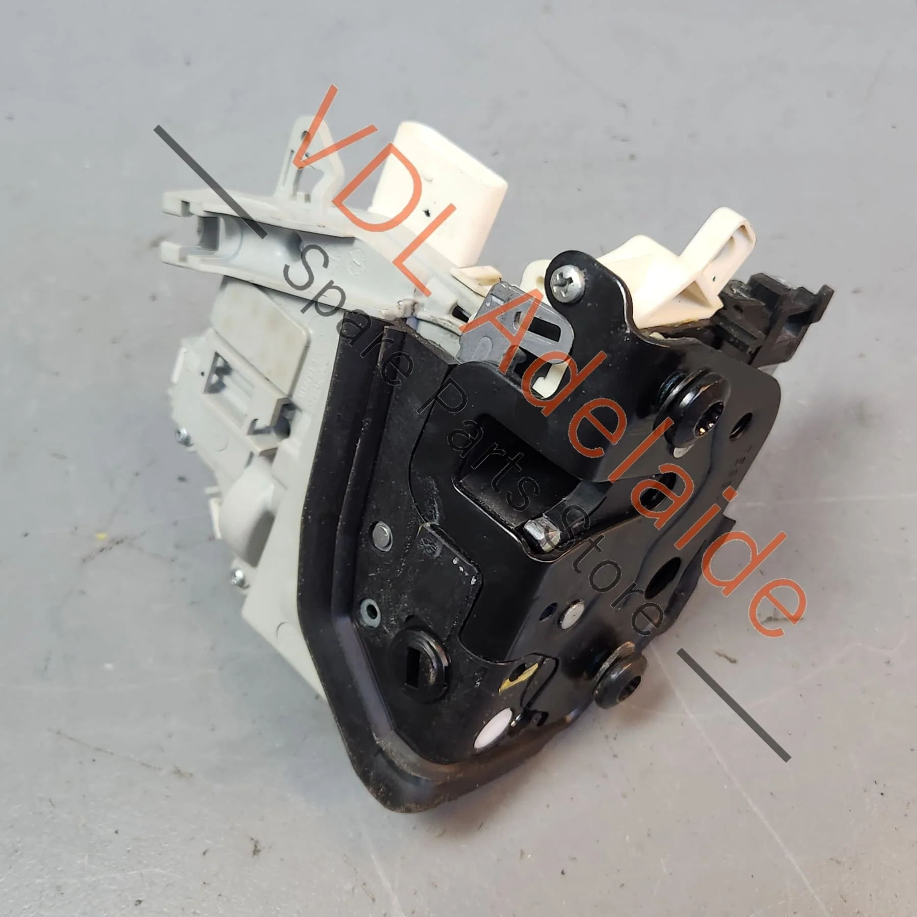 Audi Rear Left Door Lock Mechanism 8K0839015H - Image 2