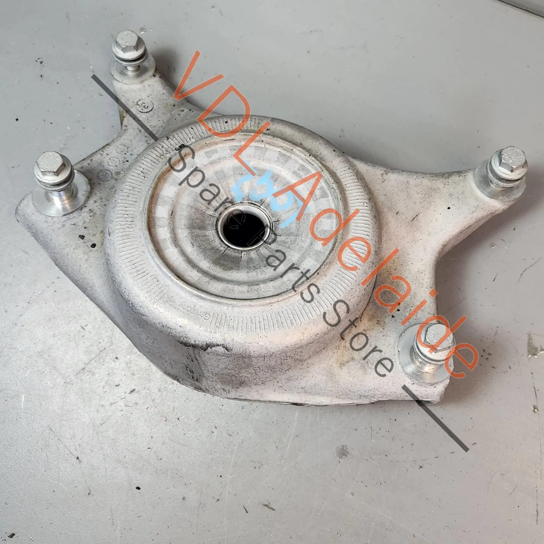 Audi A4 A5 Q5 Front Right Suspension Strut Top Mount Bush 8K0412392F 8R0412384 8R0412392A