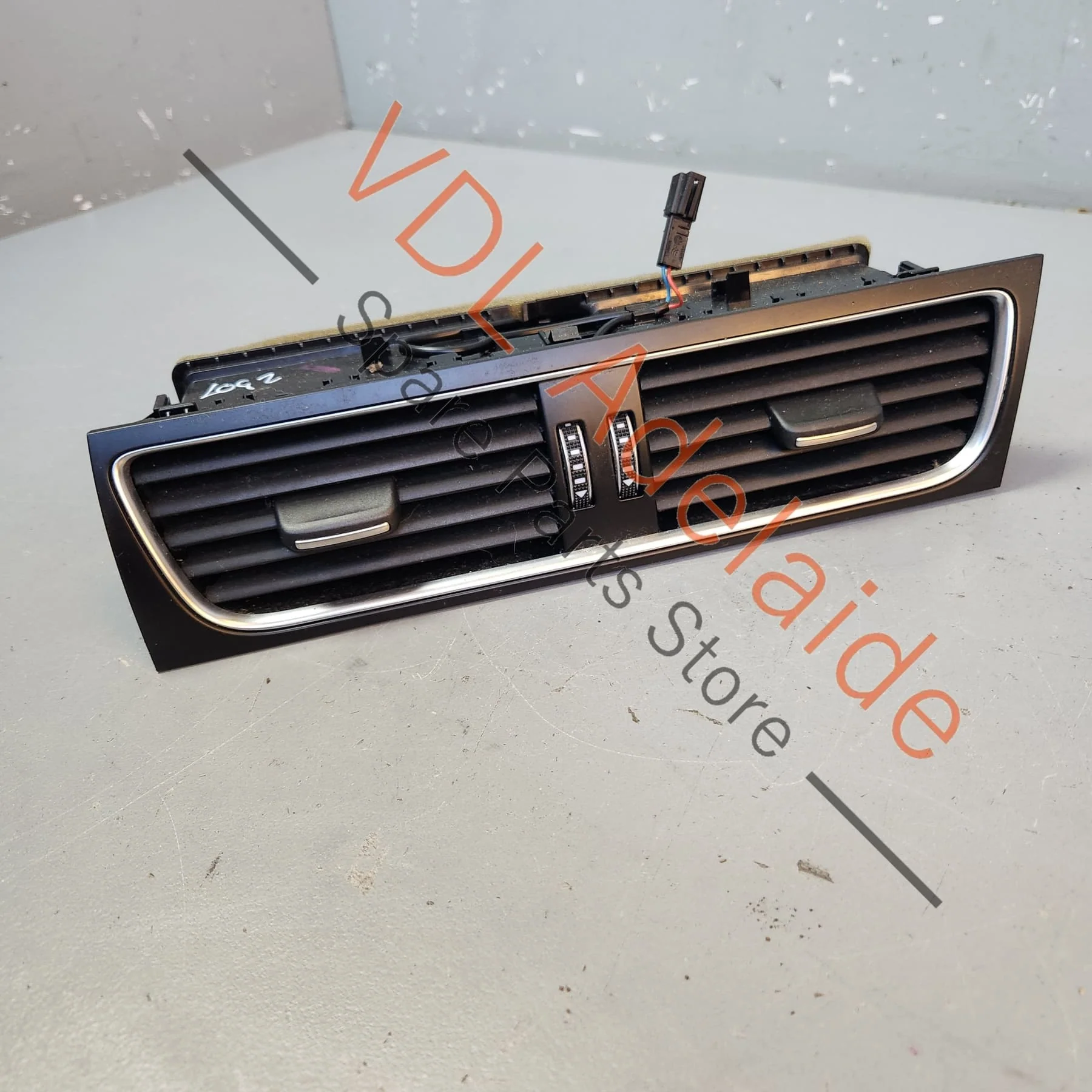 Audi A4 B8 8K Front Centre Dash Air AC Vent RHD 8T2820951E