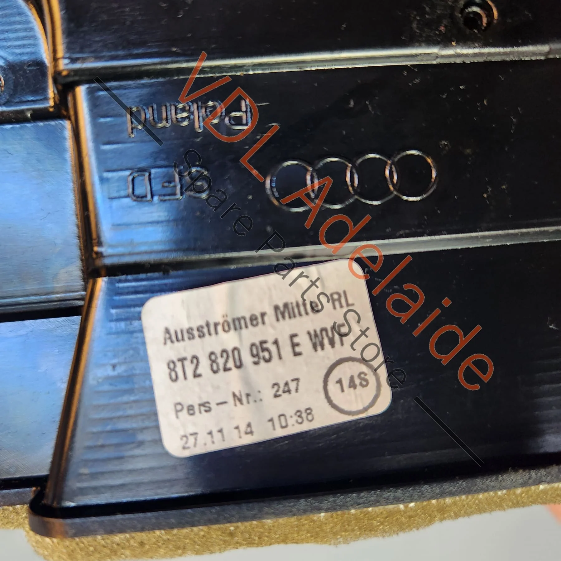 Audi A4 B8 8K Front Centre Dash Air AC Vent RHD 8T2820951E - Image 2
