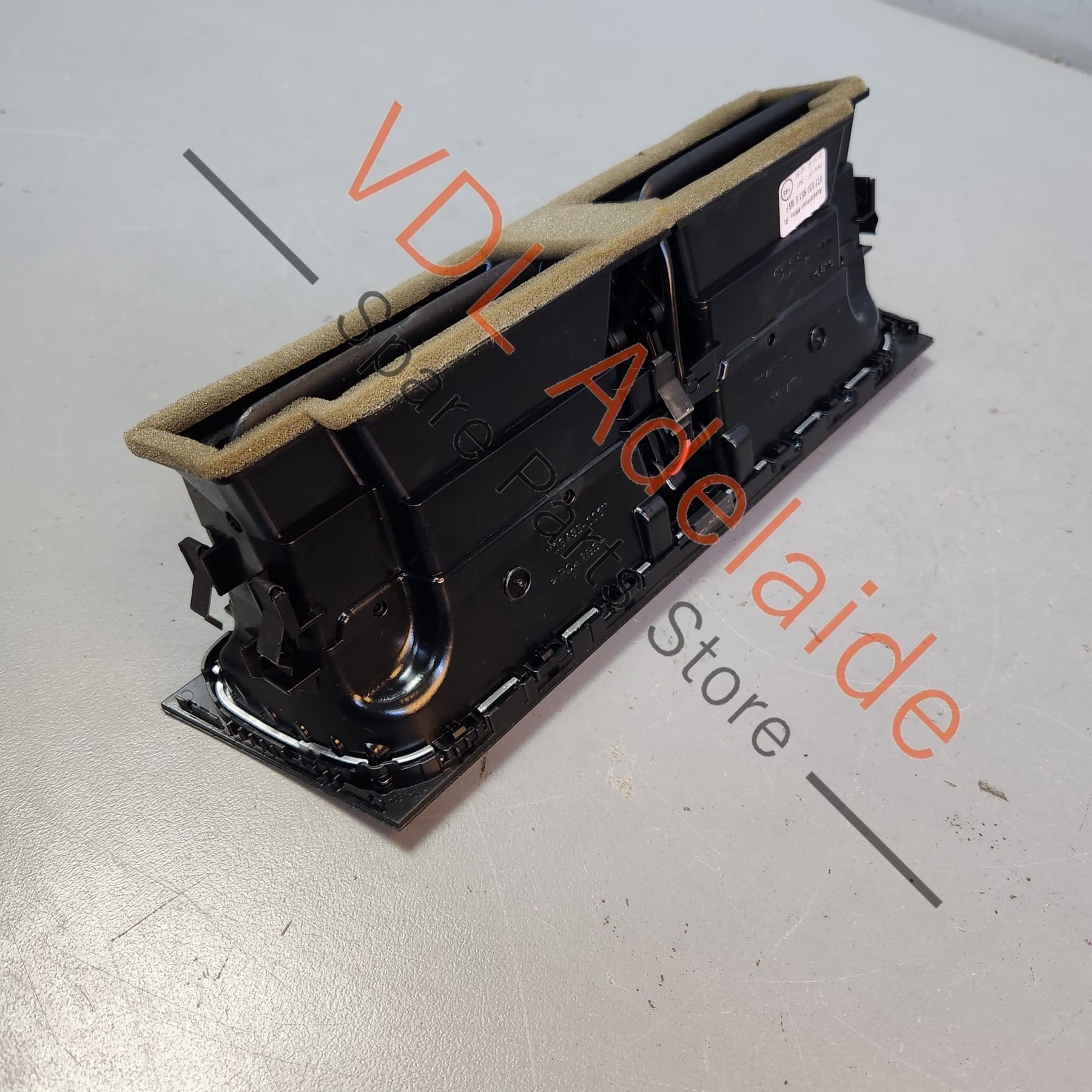 Audi A4 B8 8K Front Centre Dash Air AC Vent RHD 8T2820951E - Image 5