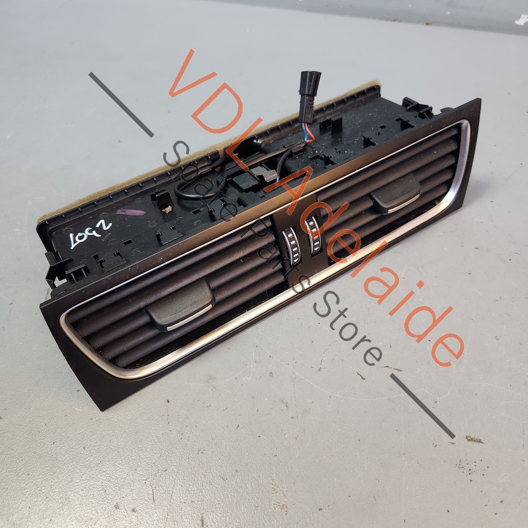 Audi A4 B8 8K Front Centre Dash Air AC Vent RHD 8T2820951E - Image 6