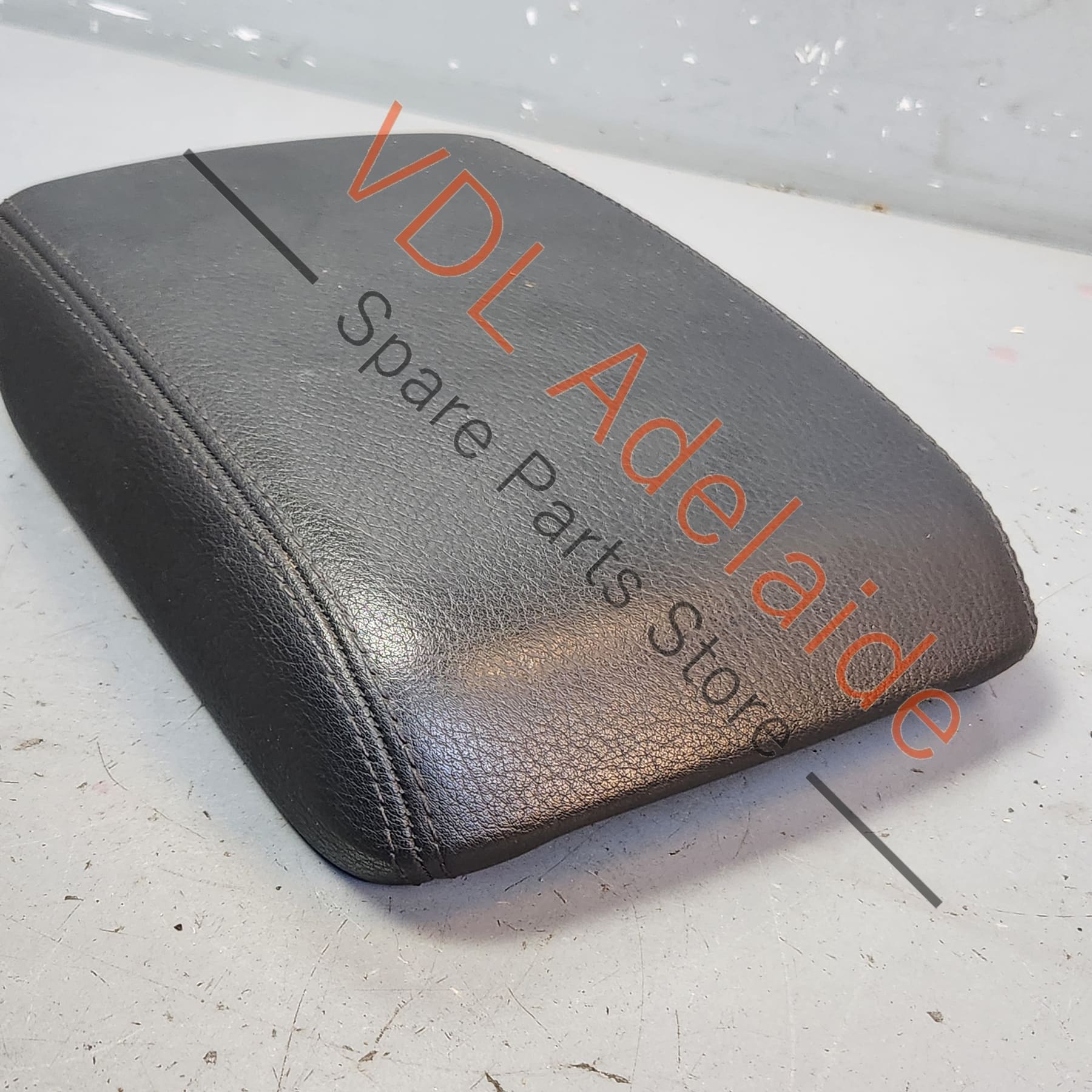 Audi A4 B8 8K Centre Console Armrest Lid Cover Soul Black Leatherette 8K0864207G - Image 4