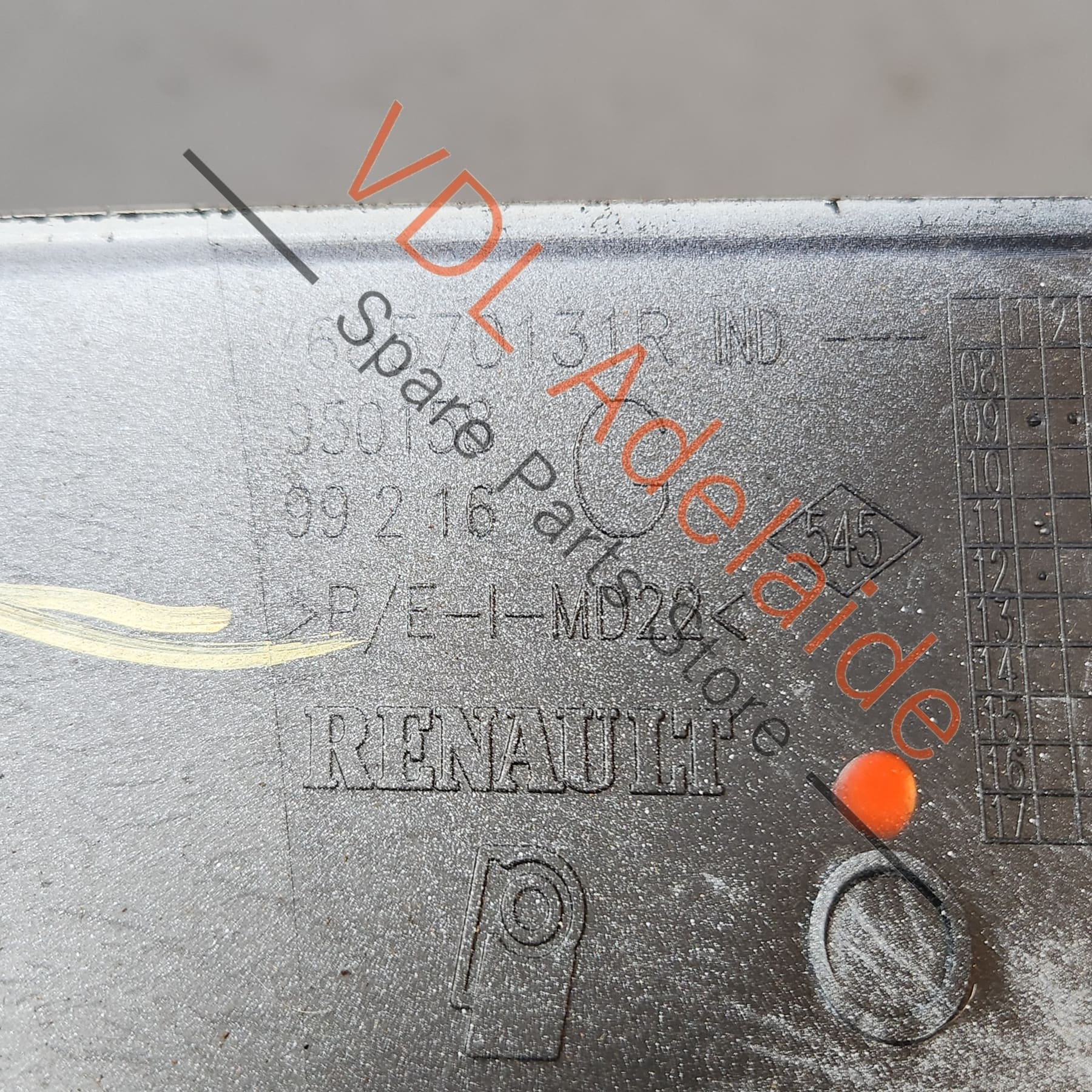 Renault Megane Left Side Rear Exterior Body Molding 768579138R 768570131R Blanc Glacier - Image 3
