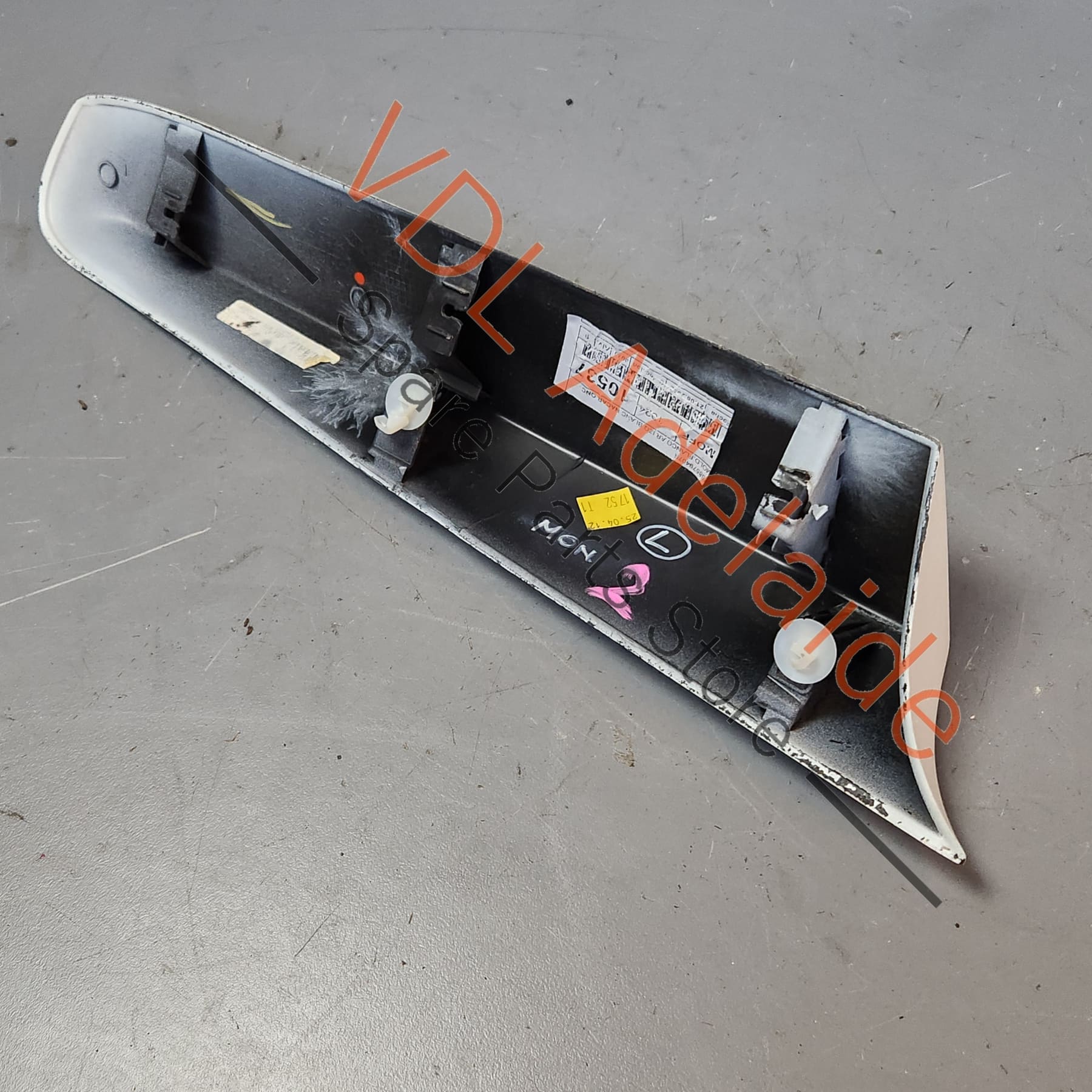 Renault Megane Left Side Rear Exterior Body Molding 768579138R 768570131R Blanc Glacier - Image 6