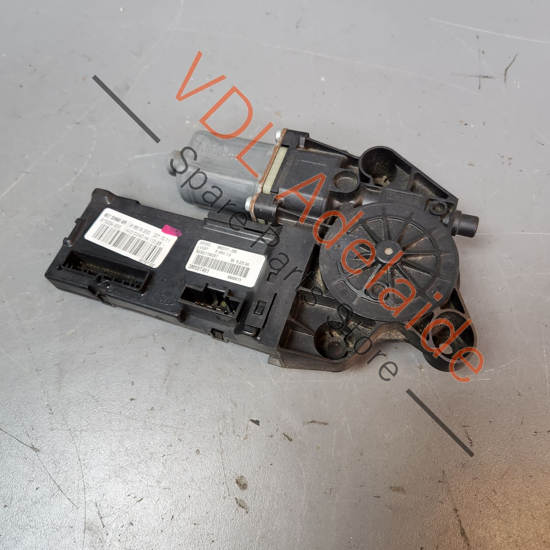 Renault Megane Clio Drivers Side Window Motor 807306959R - Image 4